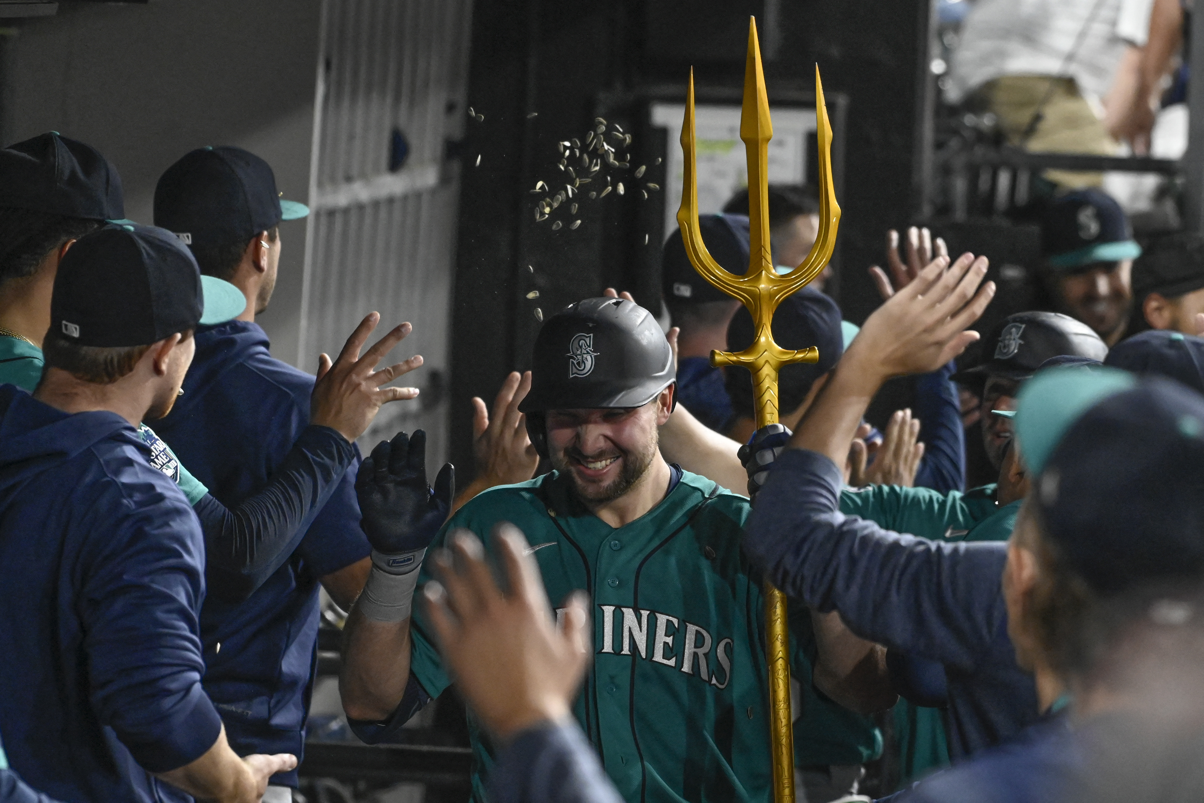 Cal Raleigh stars as Seattle Mariners pound Chicago White Sox 14-2 for 7th  straight win - The San Diego Union-Tribune