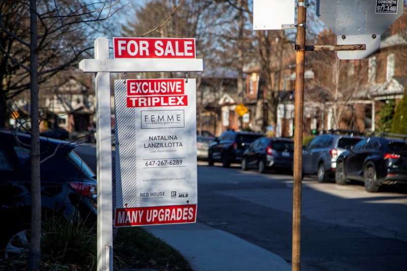 Real estate sings in Toronto