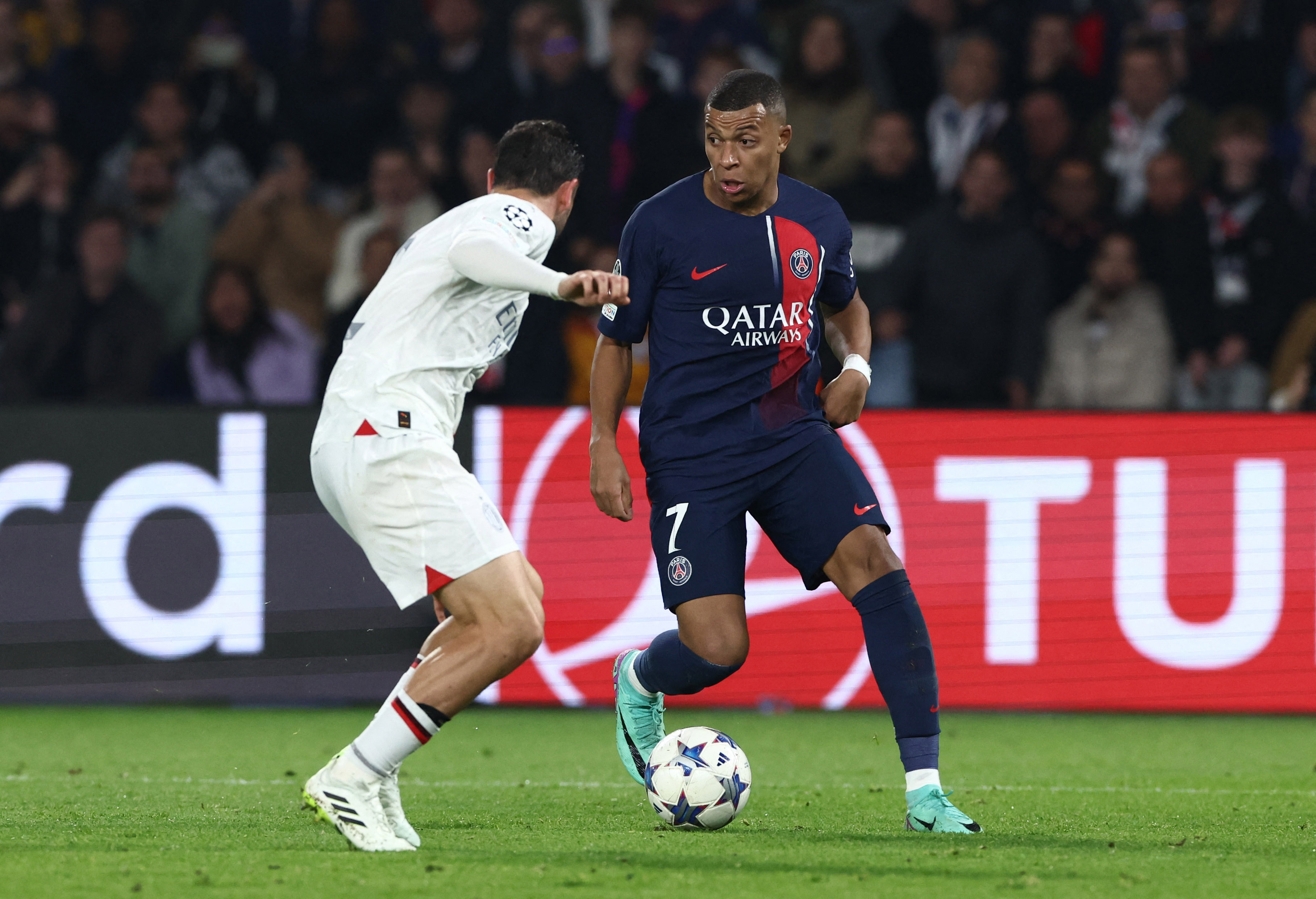 French connection strikes as PSG beat AC Milan to go top