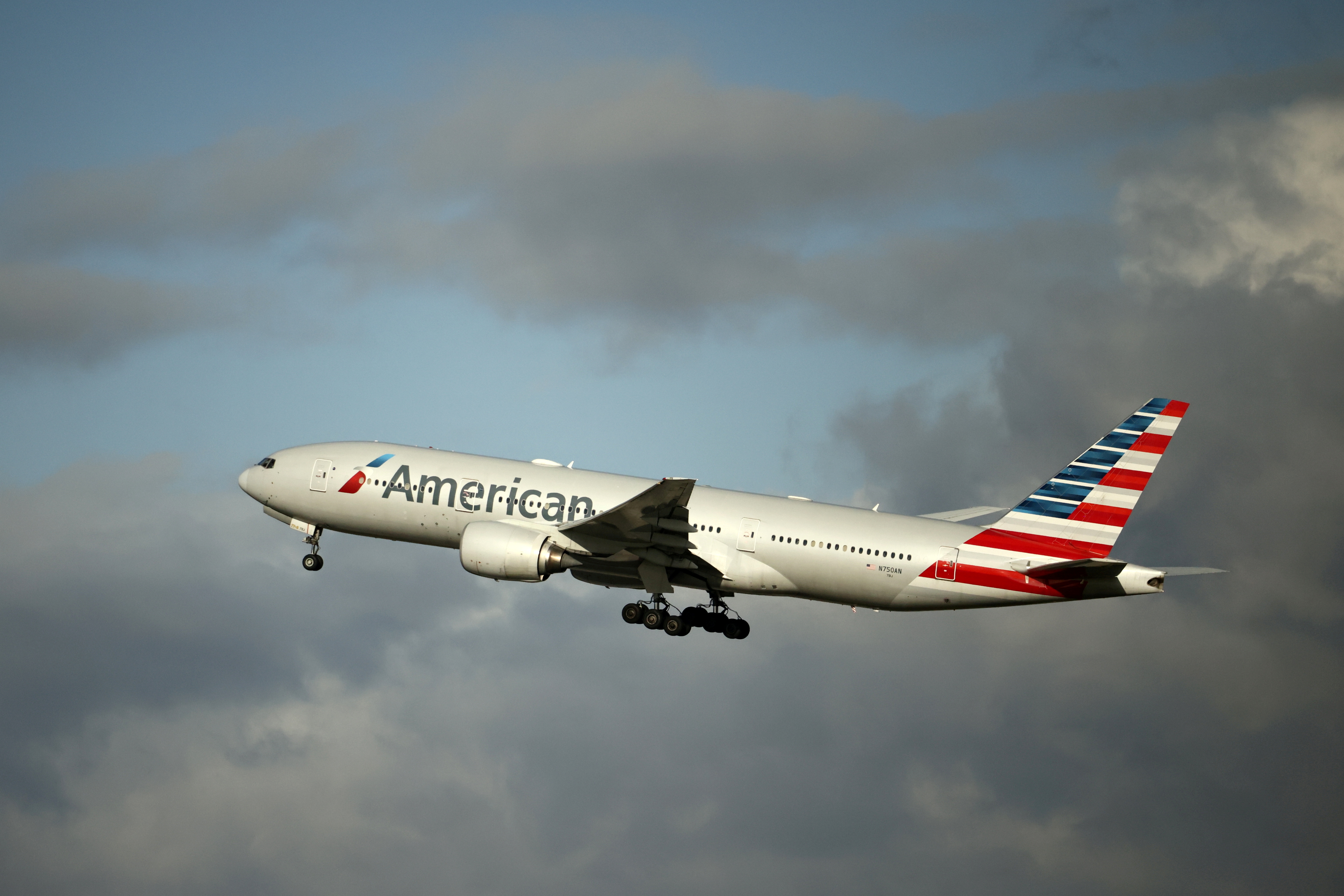 FLEET  A LOOK AT AMERICAN AIRLINES AND THEIR FLEET 