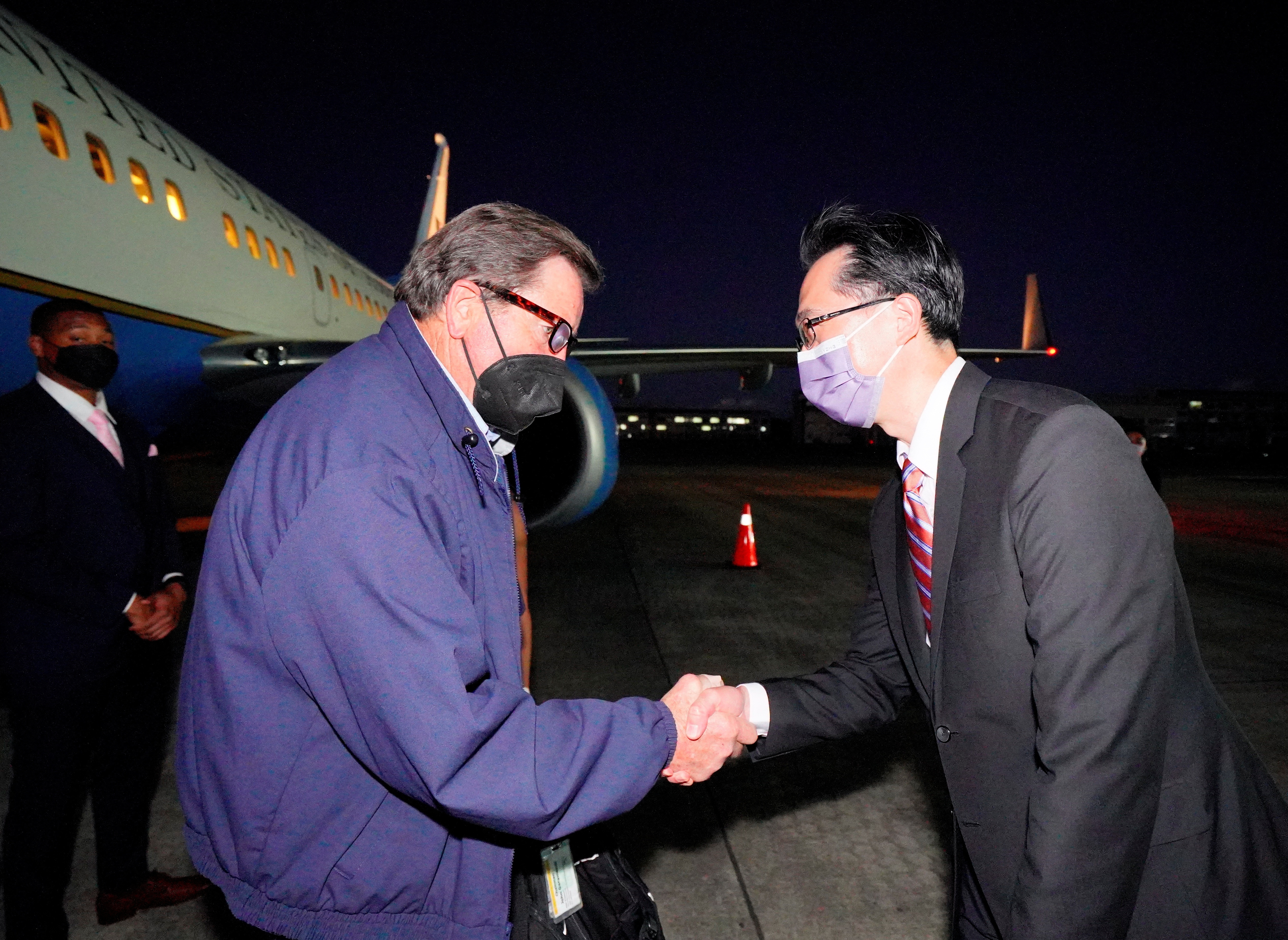 Taiwan's Foreign Ministry Department of North American Affairs Director-General Hsu welcomes U.S. Representative Garamendi at Taipei Songshan Airport