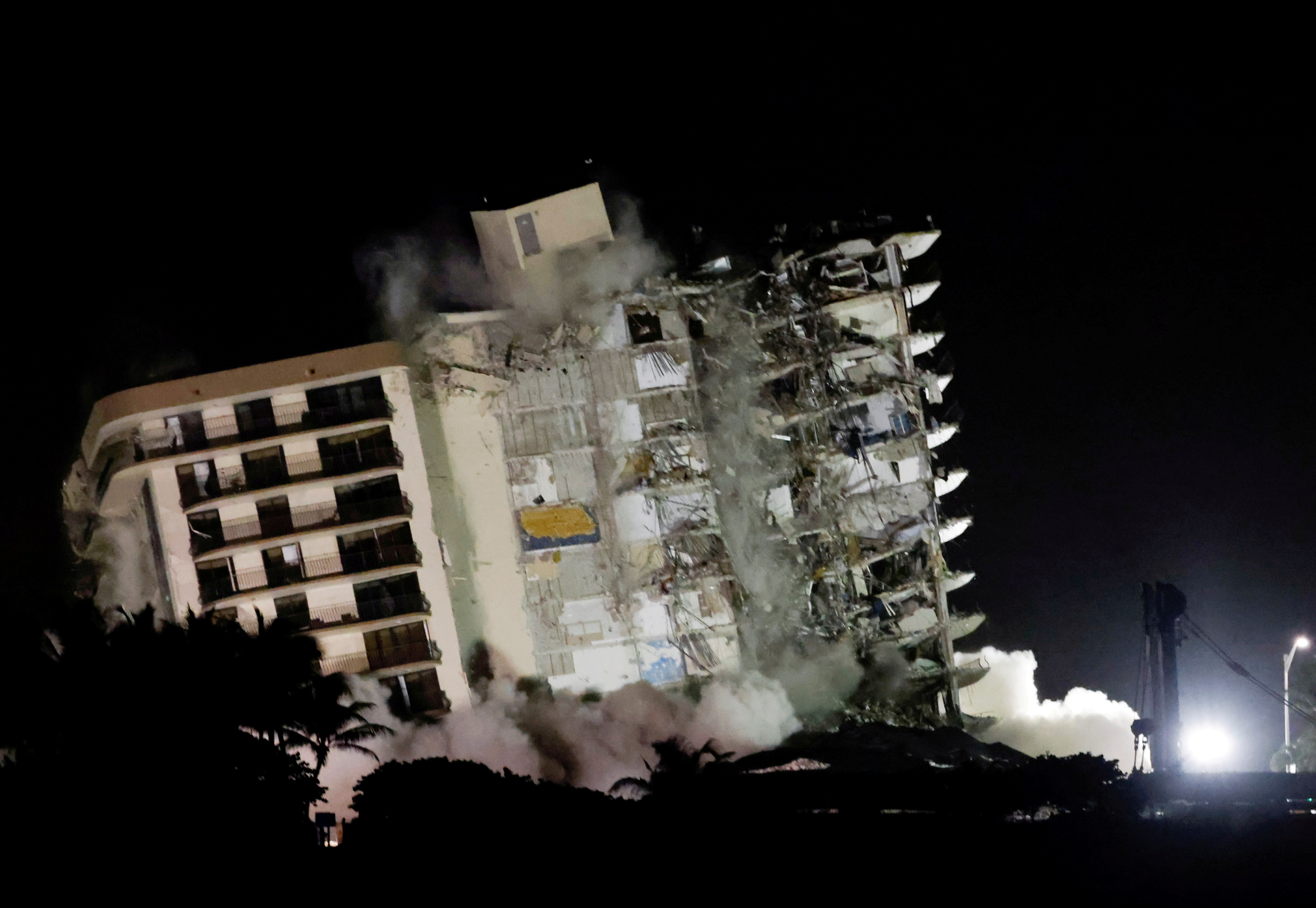 Final death toll from Florida condominium collapse put at 98 | Reuters