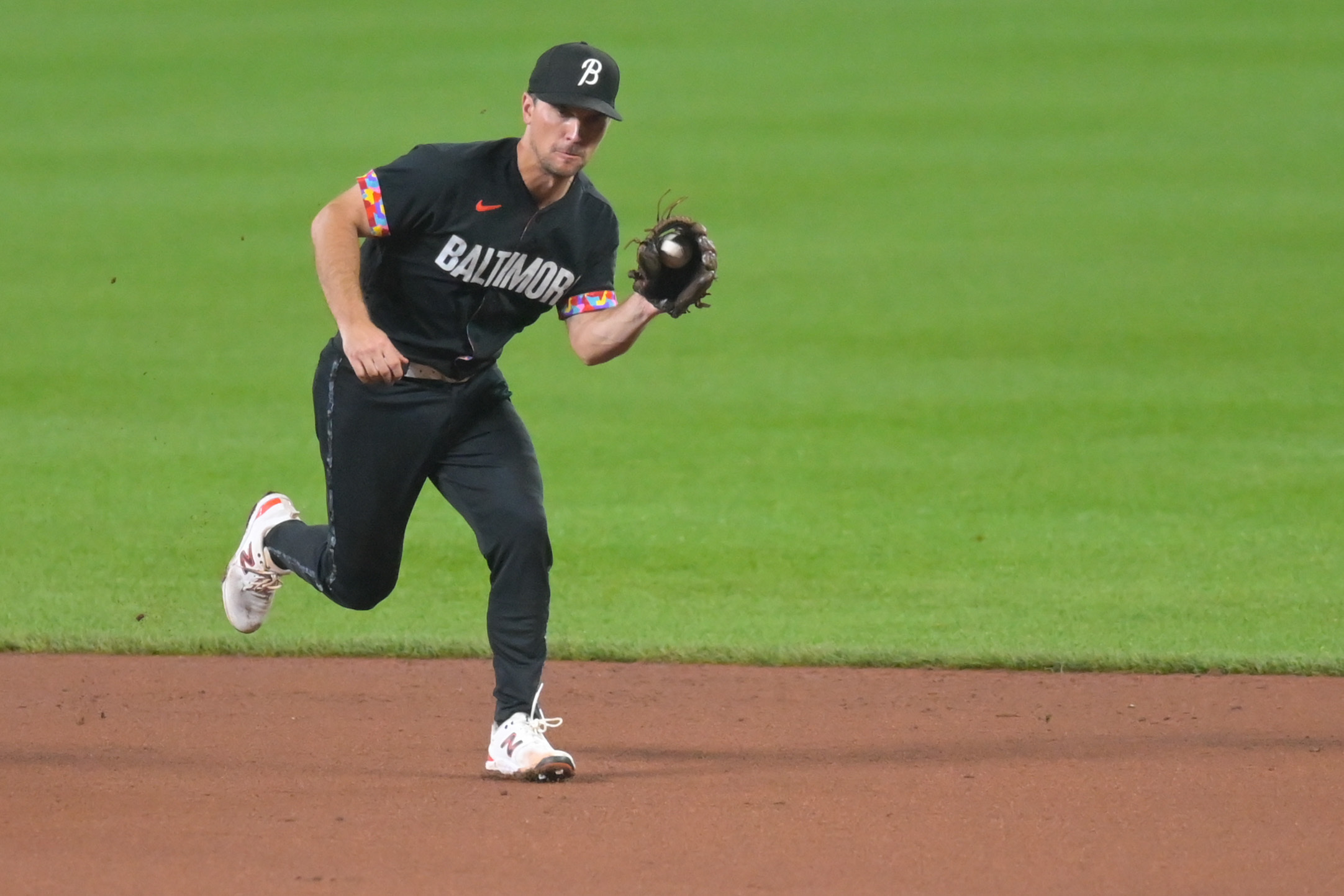 Mariners get pitching, hitting in 13-1 drubbing of Orioles