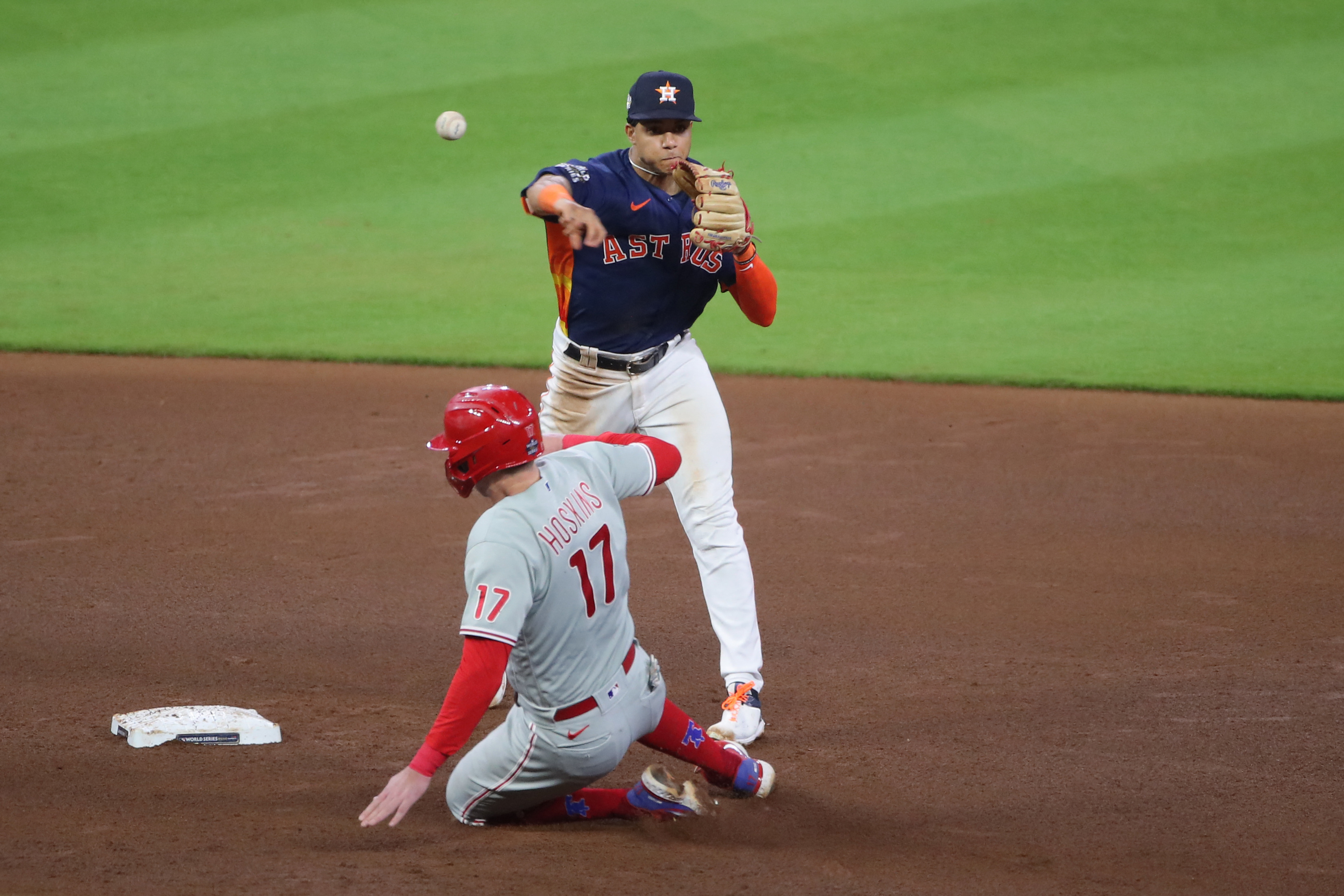 World Series Game 2: Phillies vs. Astros, Astros even series 1-1, defeat  Phillies, 5-2