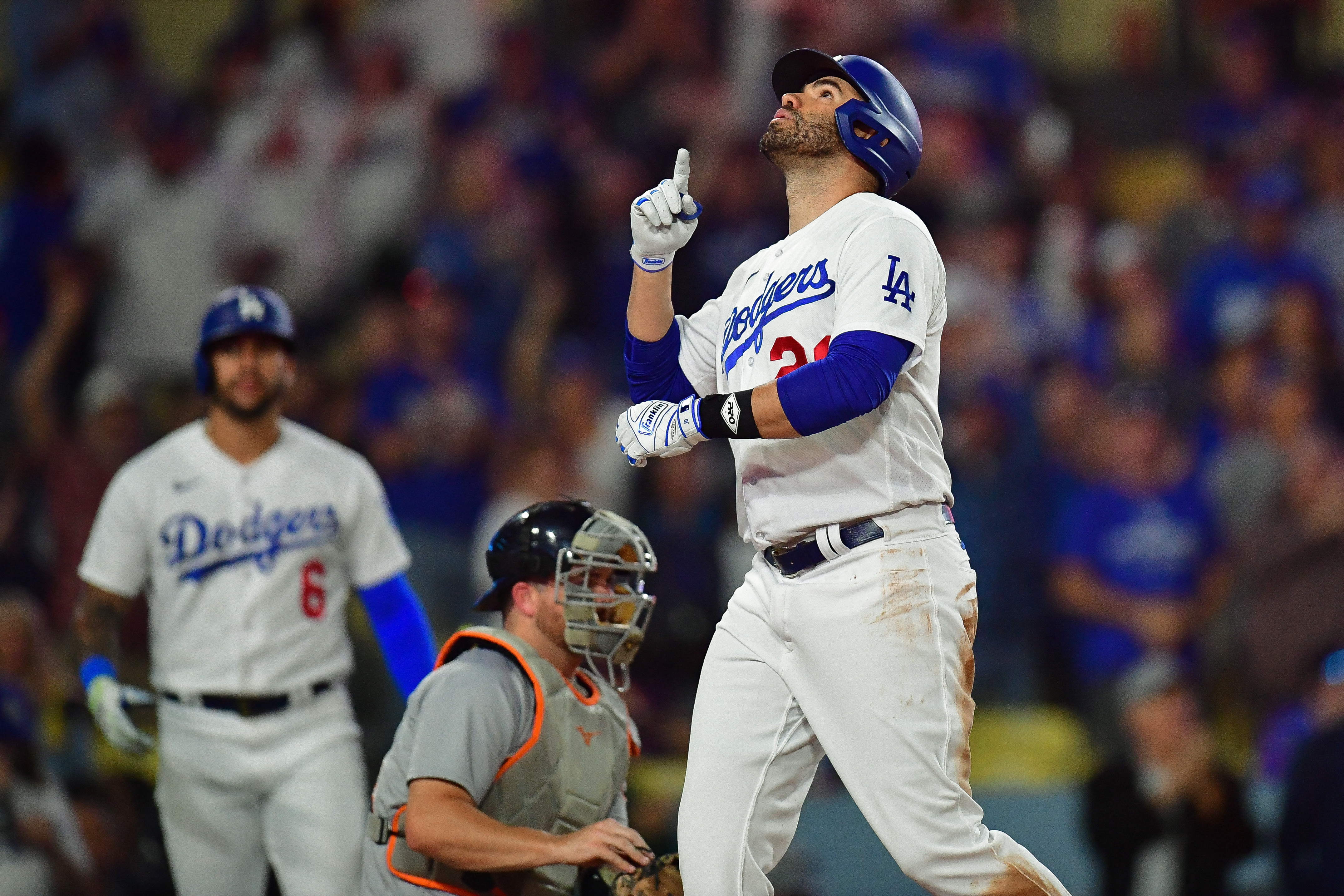 Muncy's walk-off single lifts Dodgers to 3-2 win over Tigers - CBS