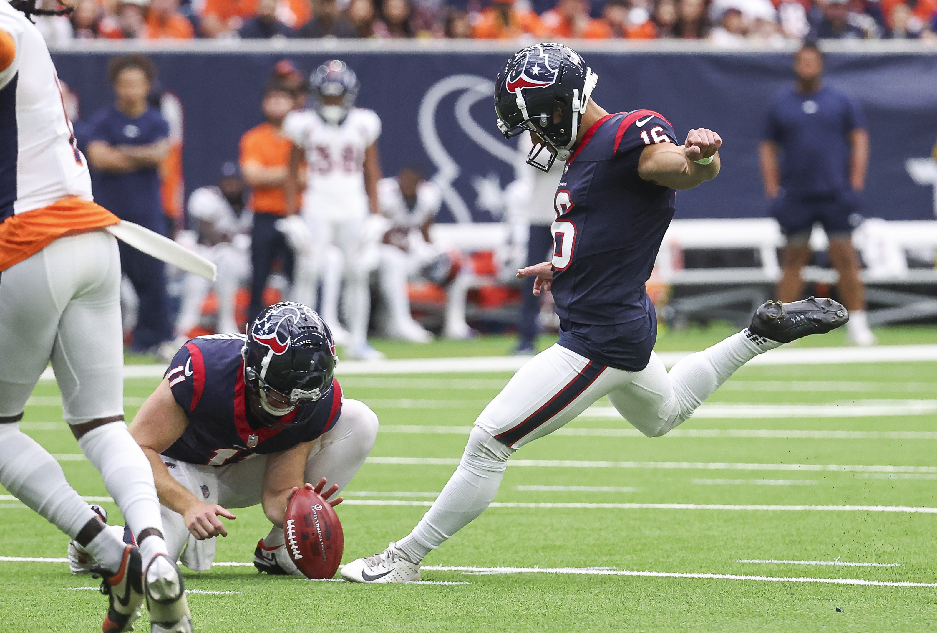 Texans Top Broncos On Late INT, Lose Tank Dell To Injury | Reuters