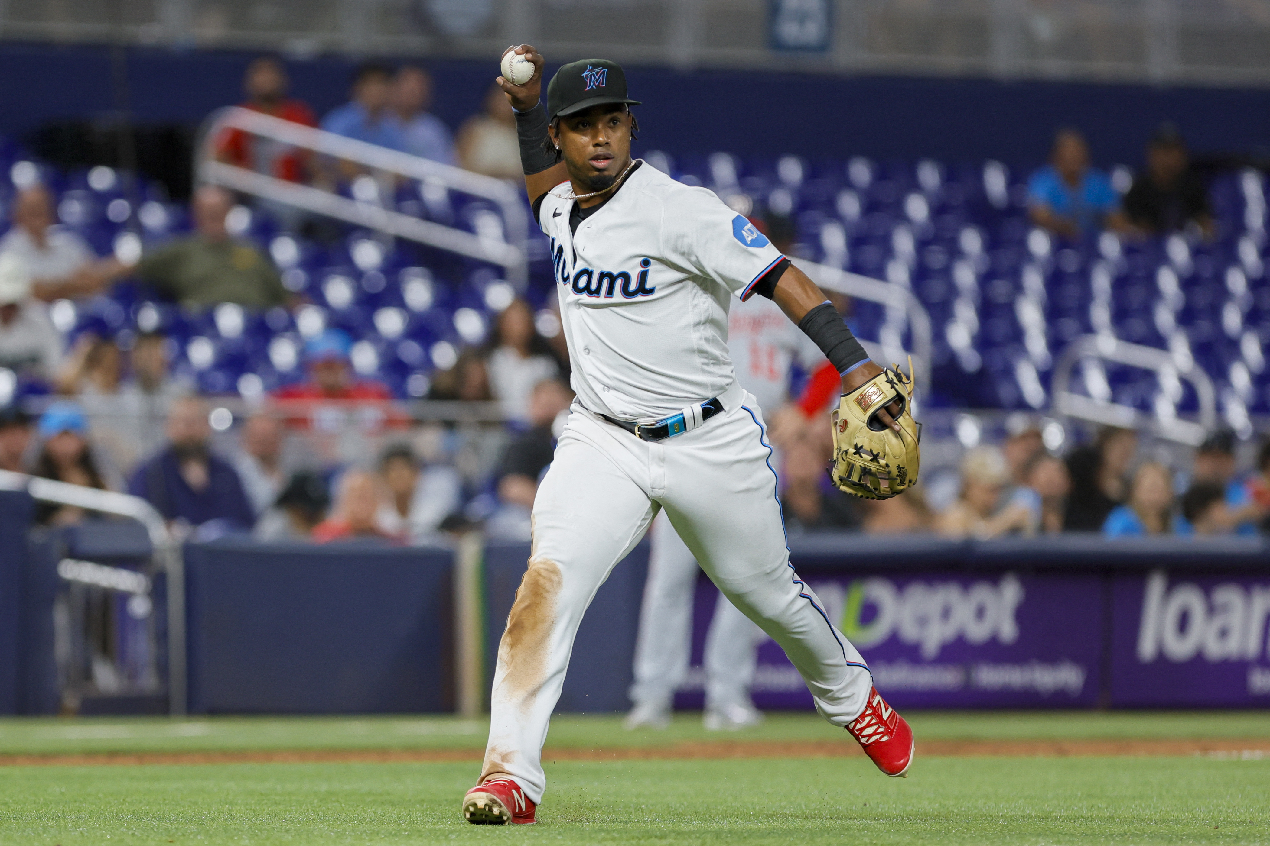 Soler's 2-run walk-off HR rallies Marlins to 5-4 win over Nationals  National News - Bally Sports