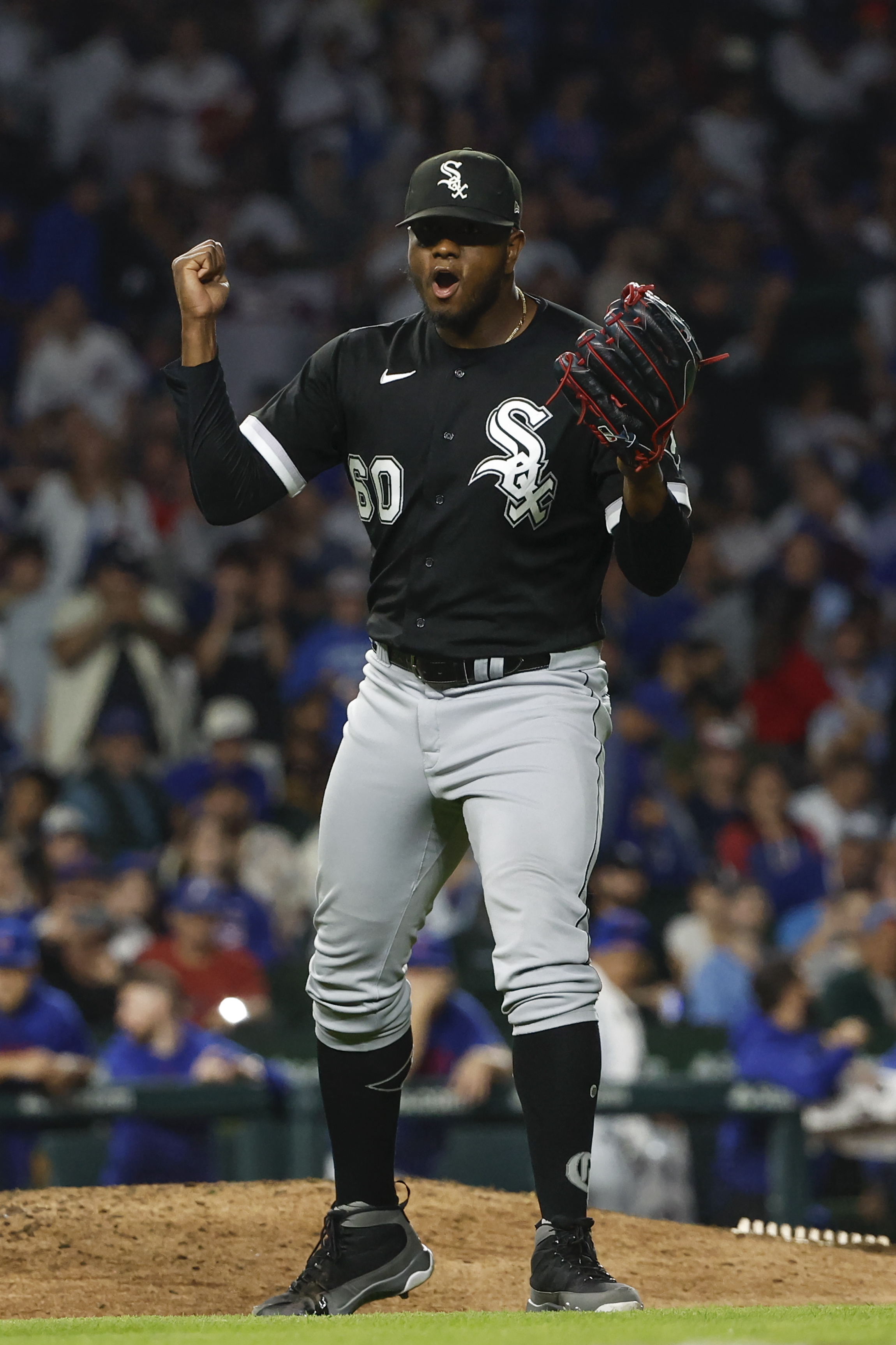 Yermin Mercedes of the Chicago White Sox runs the bases against