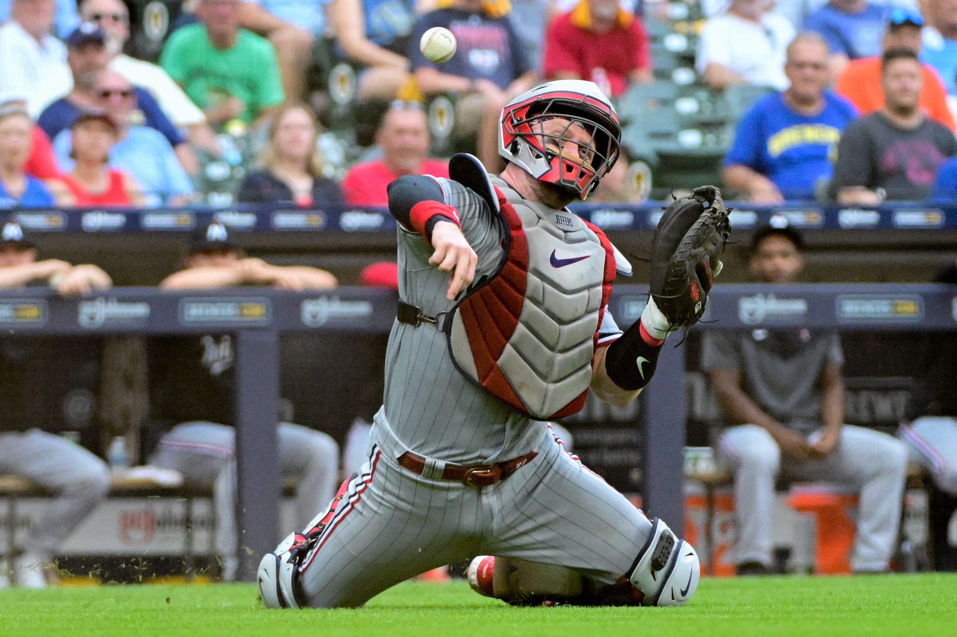 Brewers walk off in 10th inning, sweep Twins