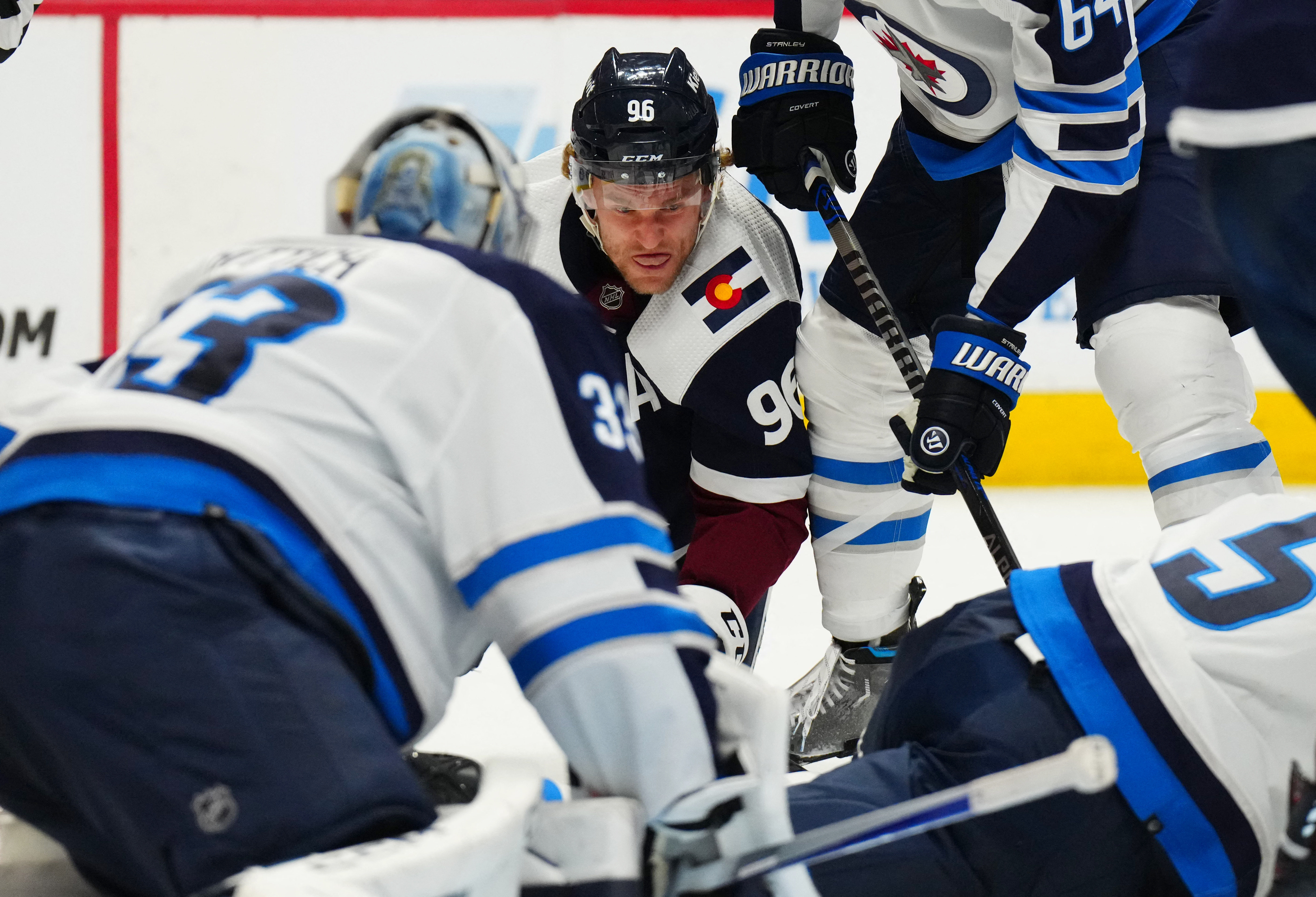 Avalanche beat Jets, stay in chase for Central title