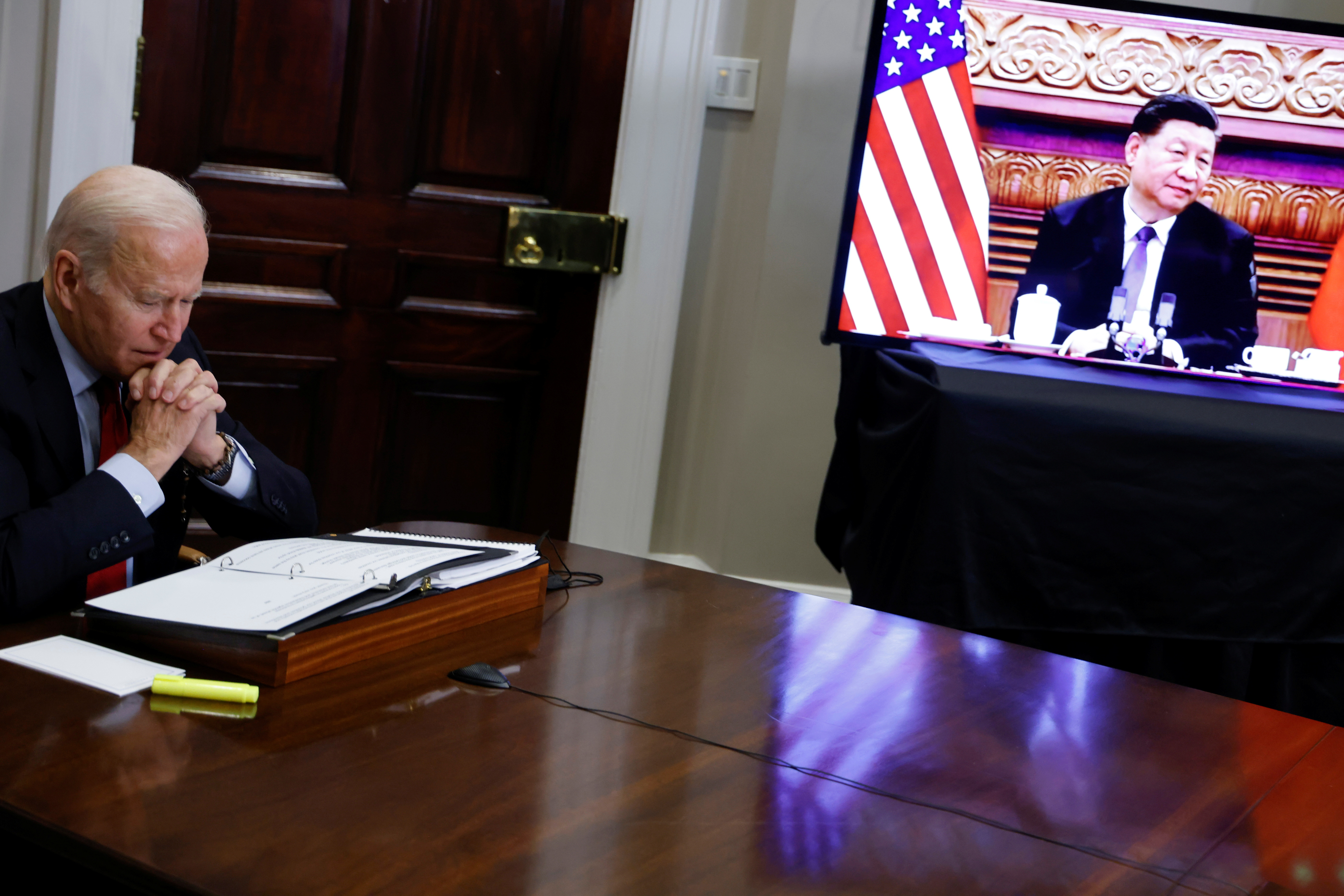 ABD Başkanı Biden, Washington'daki Beyaz Saray'dan Çinli lider Xi ile sanal olarak konuşuyor
