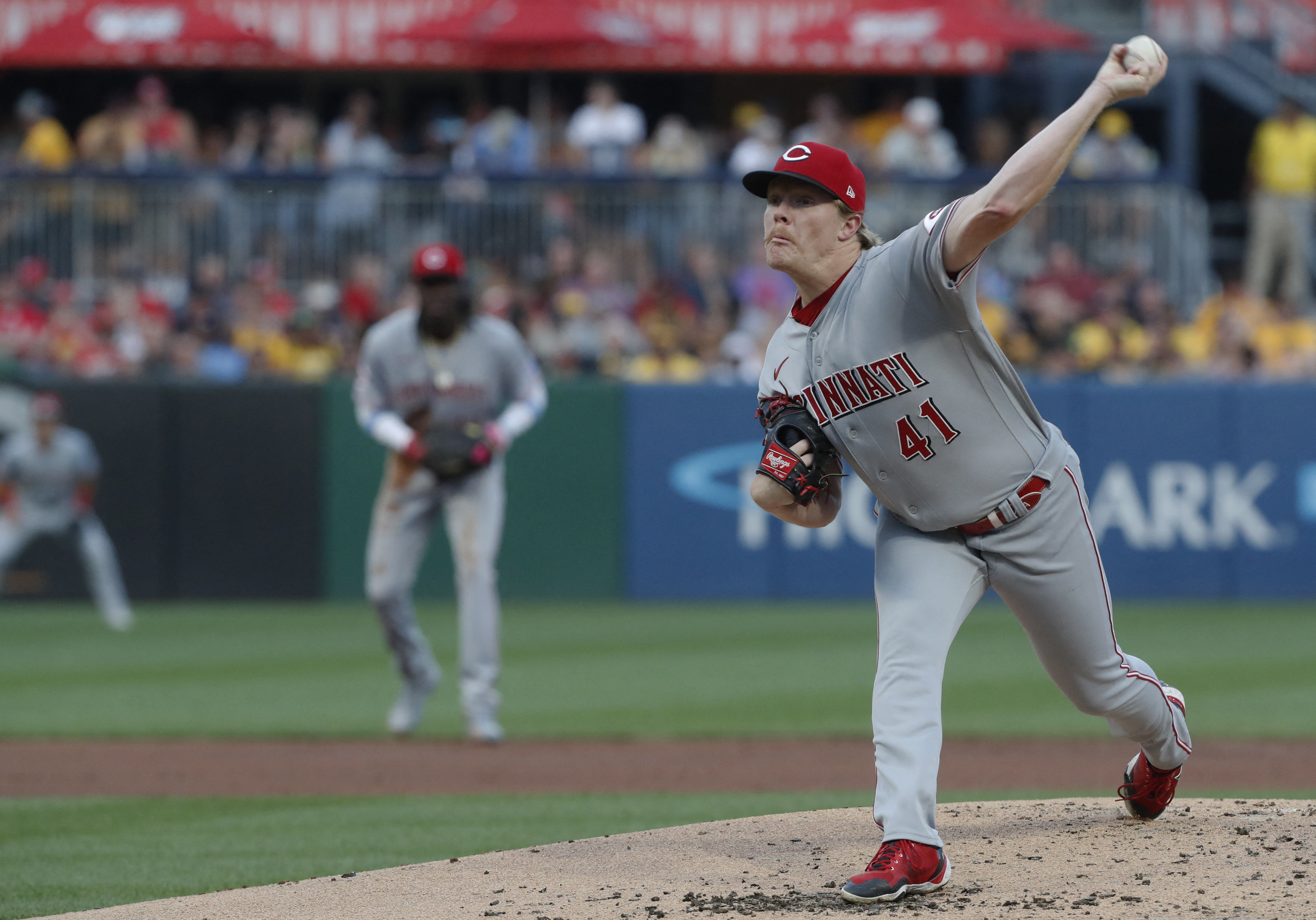 Reds bust out of slump, beat Pirates 9-2