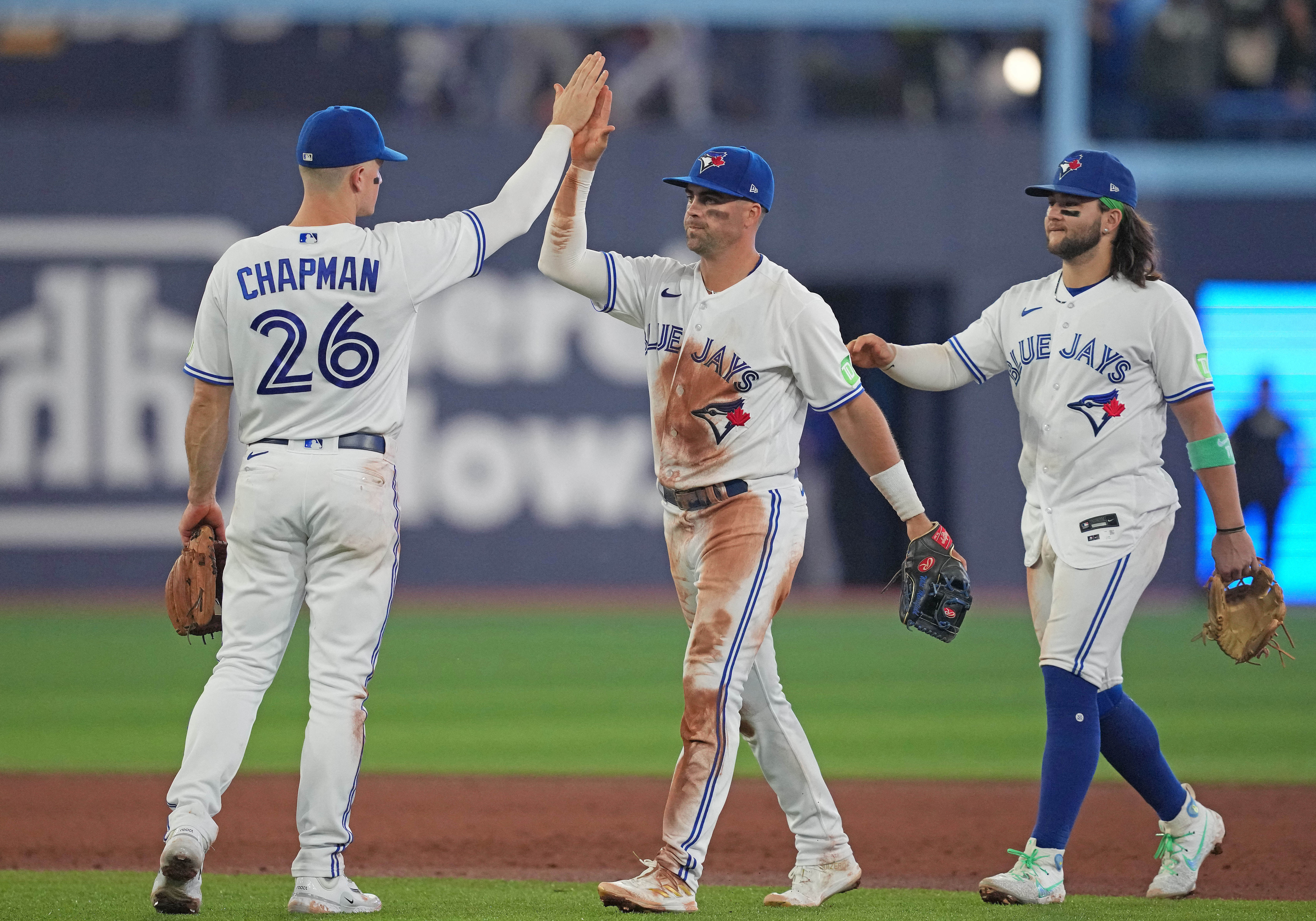 Blue Jays sweep away Rangers with back-to-back shutouts in doubleheader