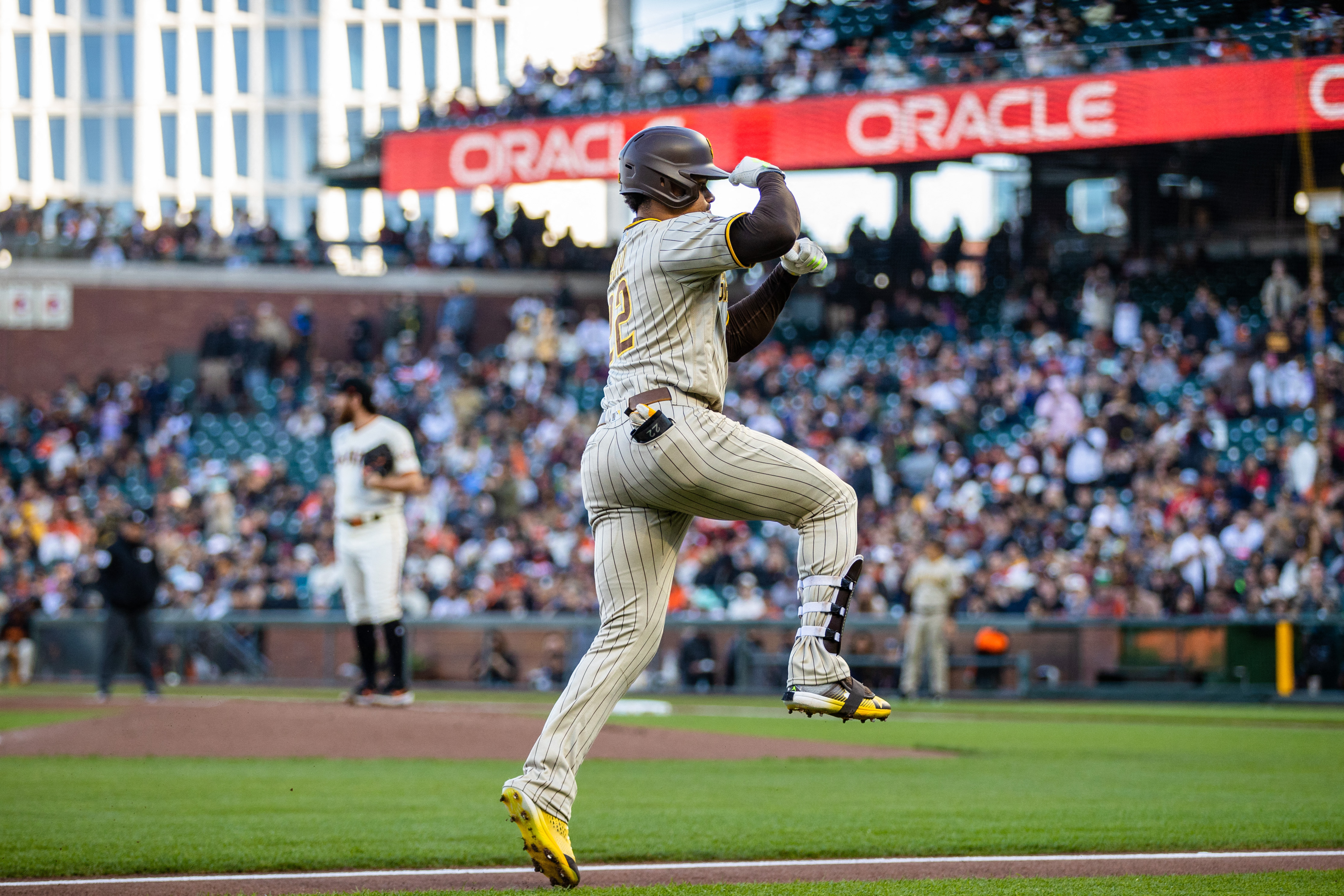 SF Giants STUN Padres with another late comeback, Mike Yastrzemski's  walk-off water shot 