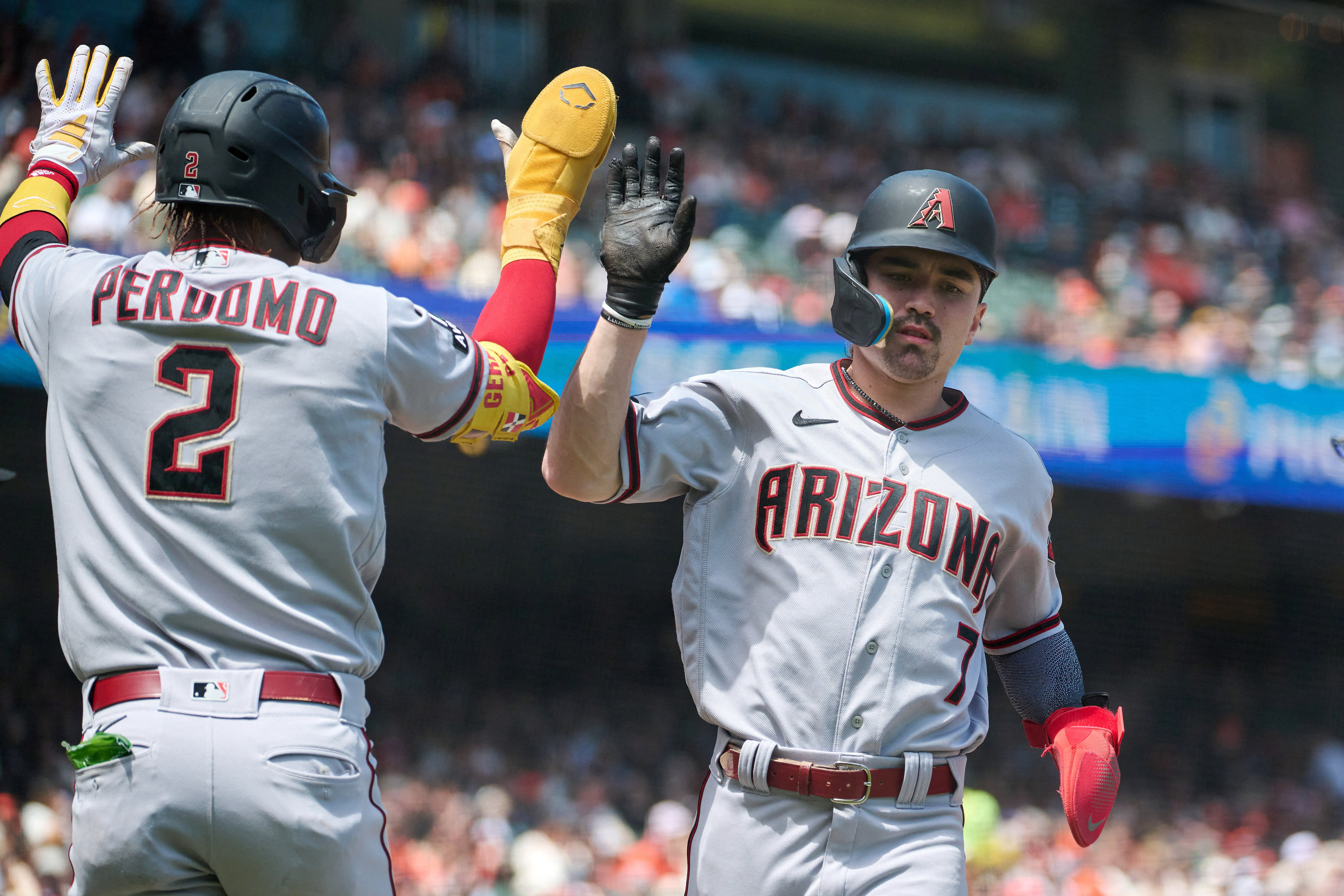 Red-hot Giants stave off Diamondbacks, 7-6