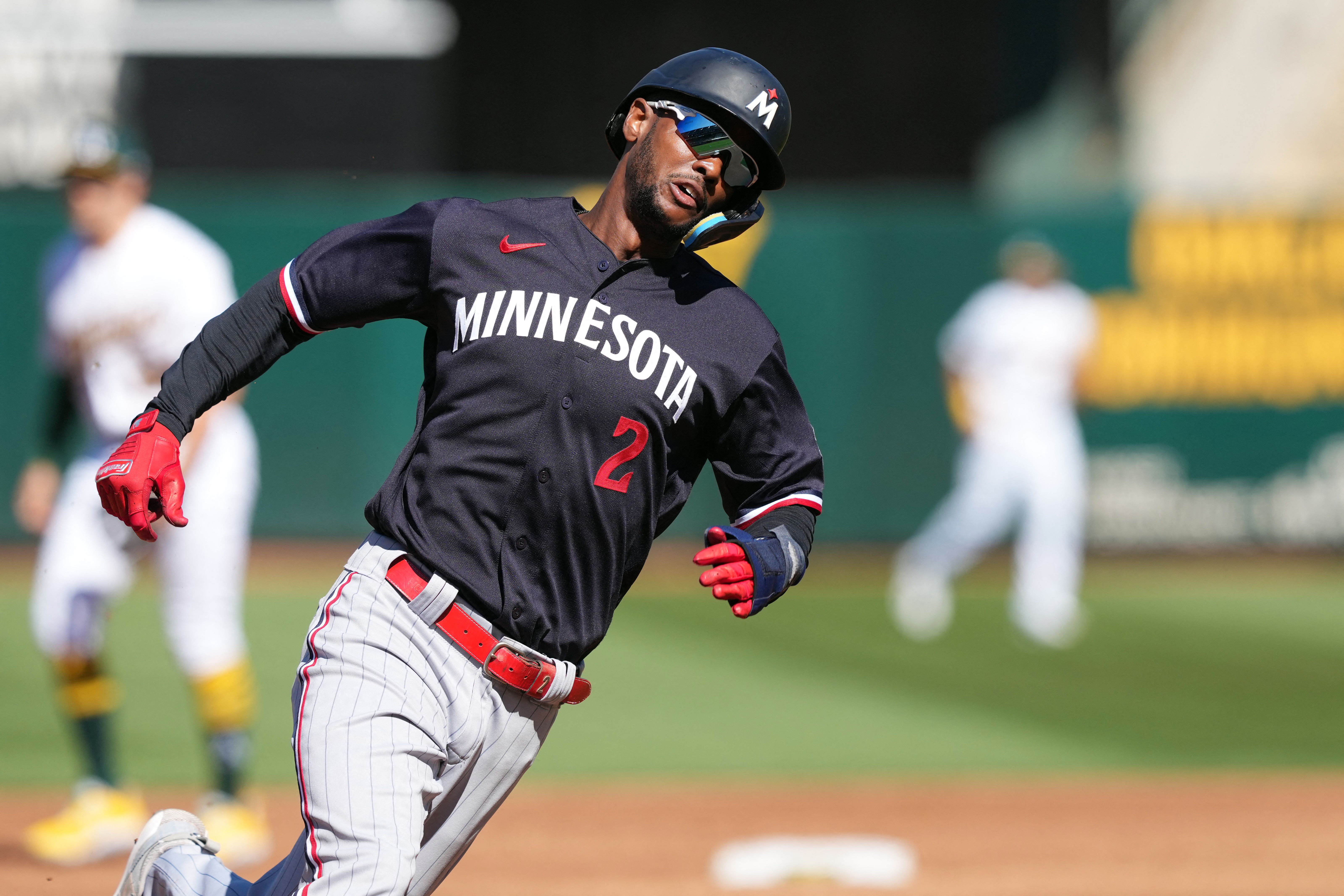 Twins recover from blown lead to topple A's, 10-7