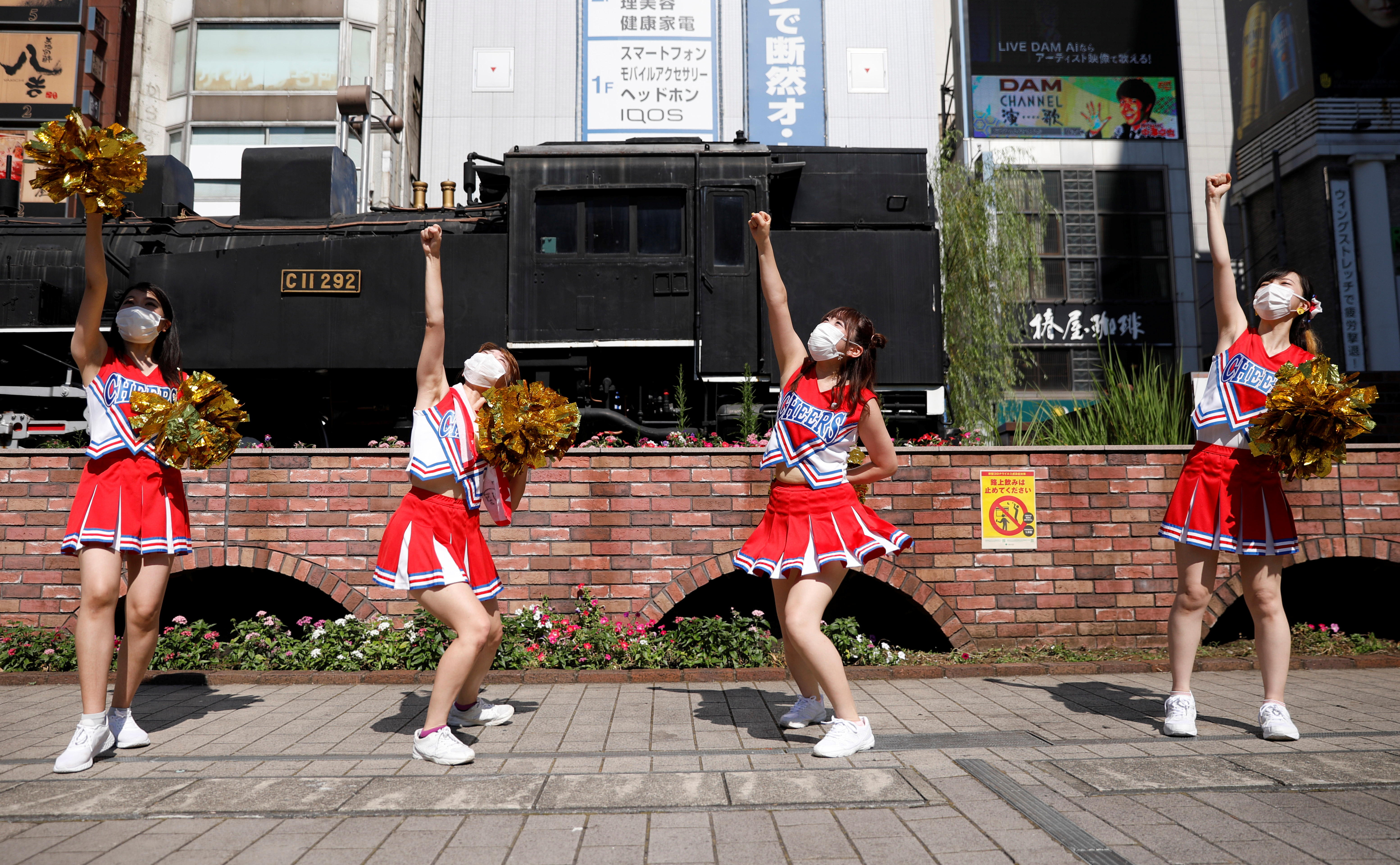 Fight Japan Cheerleaders Root For Athletes As Games Set To Open Reuters