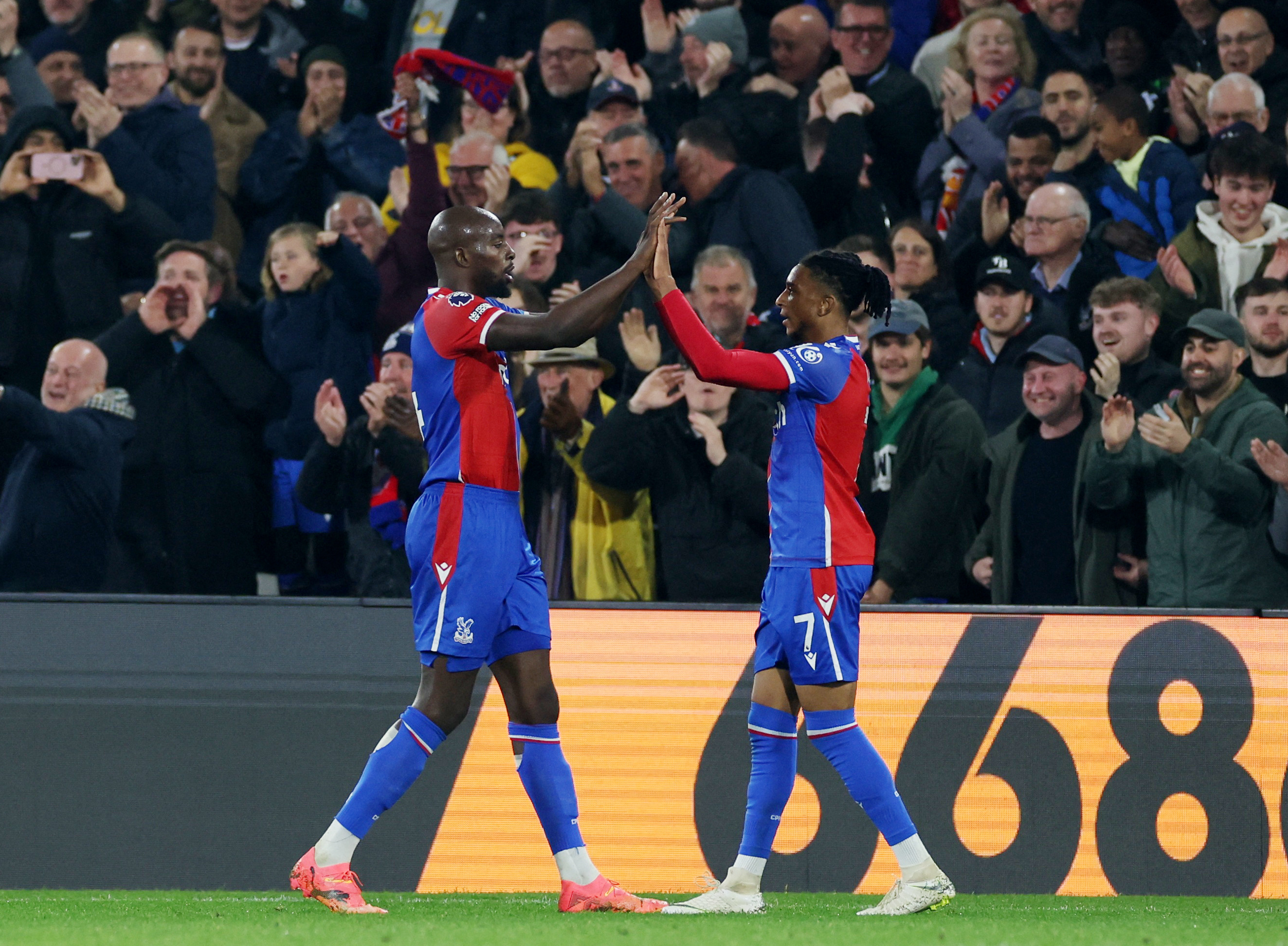 Makeshift Manchester United Thumped 4-0 By Crystal Palace | Reuters