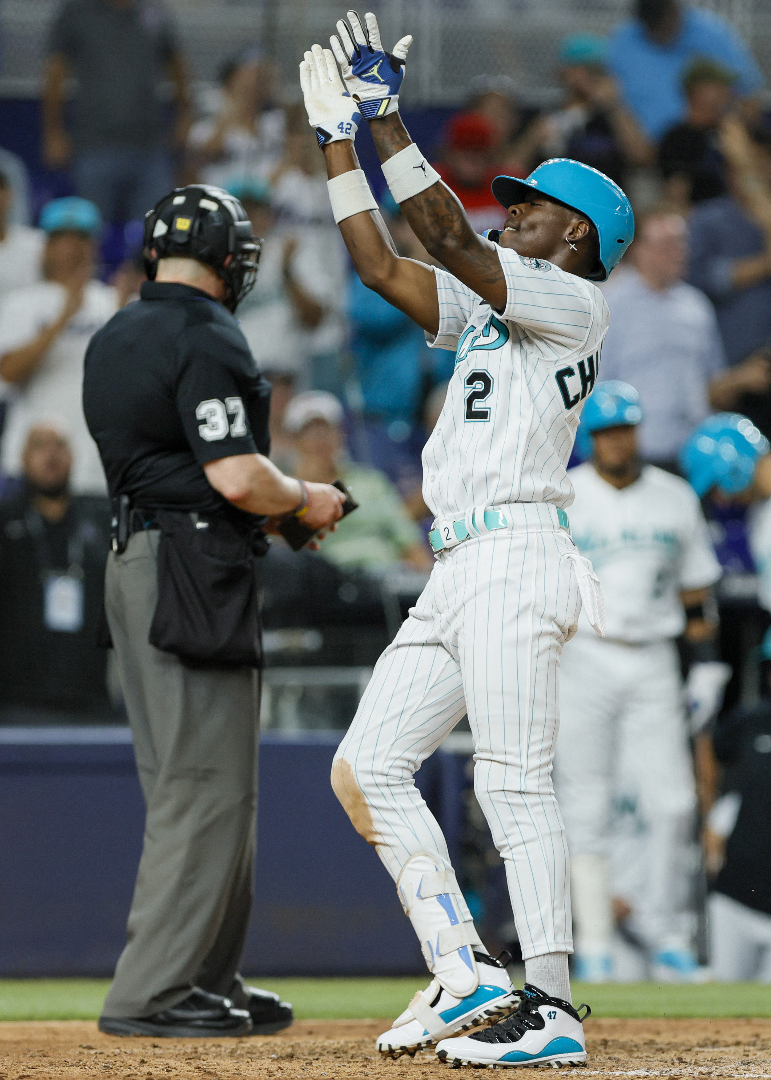 Jake Fraley (2 HRs, 4 RBIs) propels Reds past Marlins