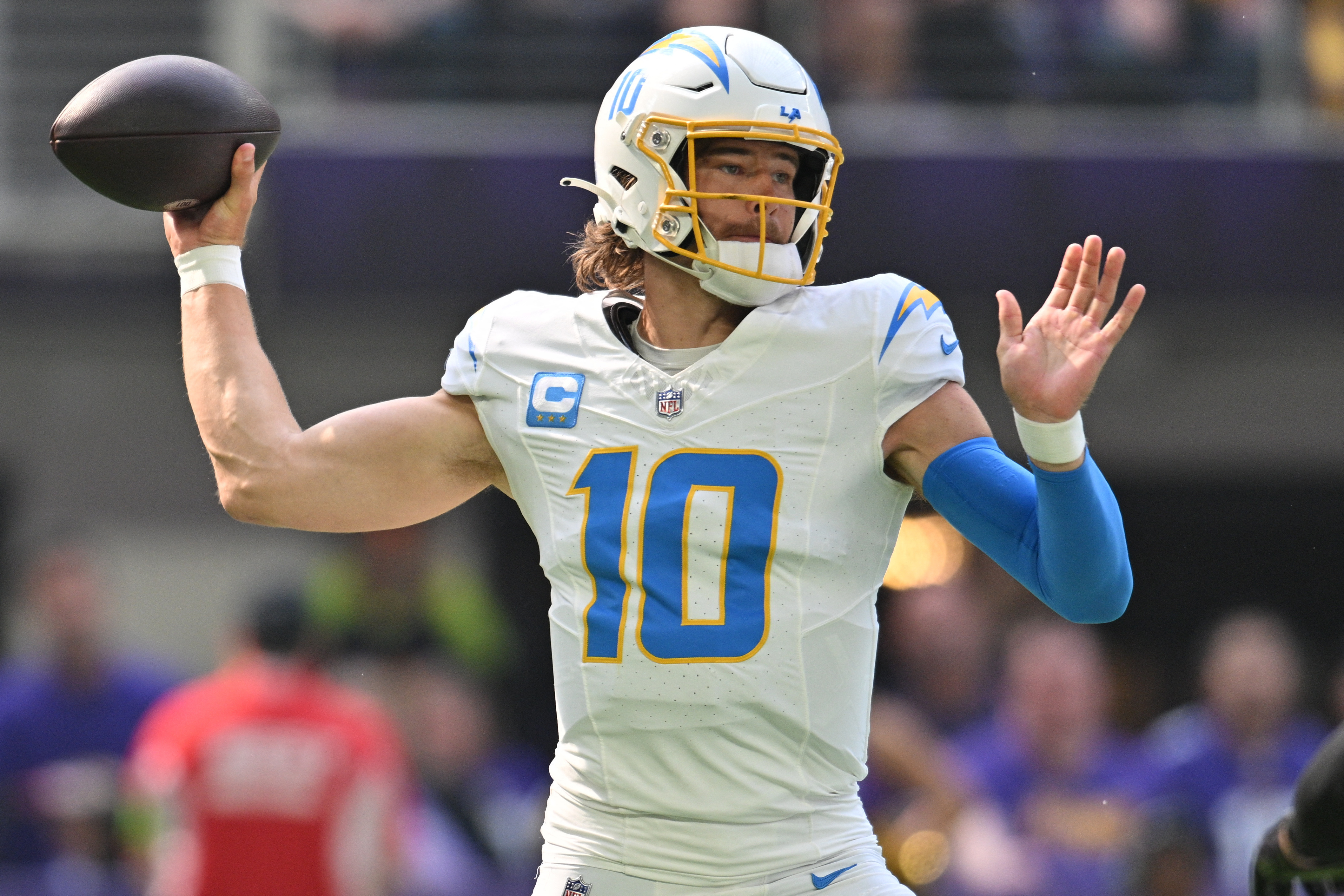 Chargers' Kenneth Murray picks off Kirk Cousins in the end zone to