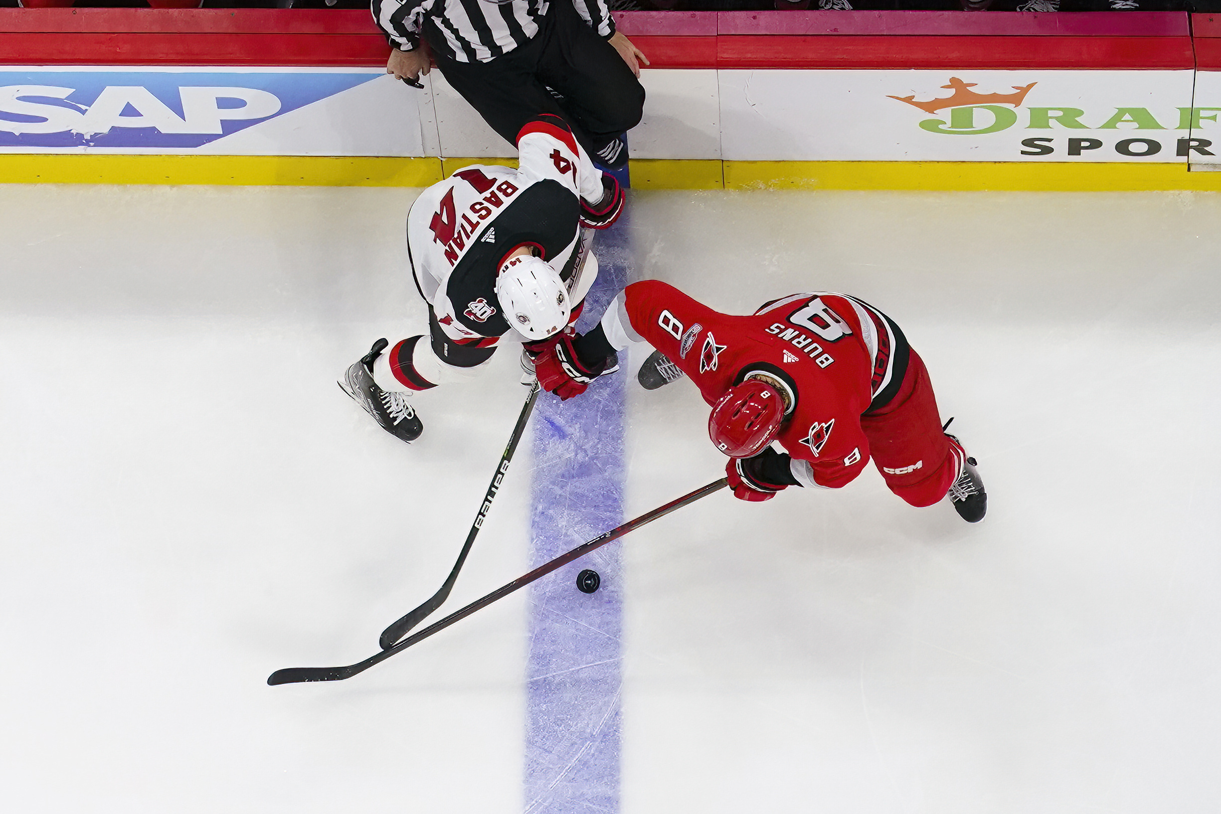 NHL: Carolina Hurricanes top Devils 5-1 in Game 1 of 2nd round