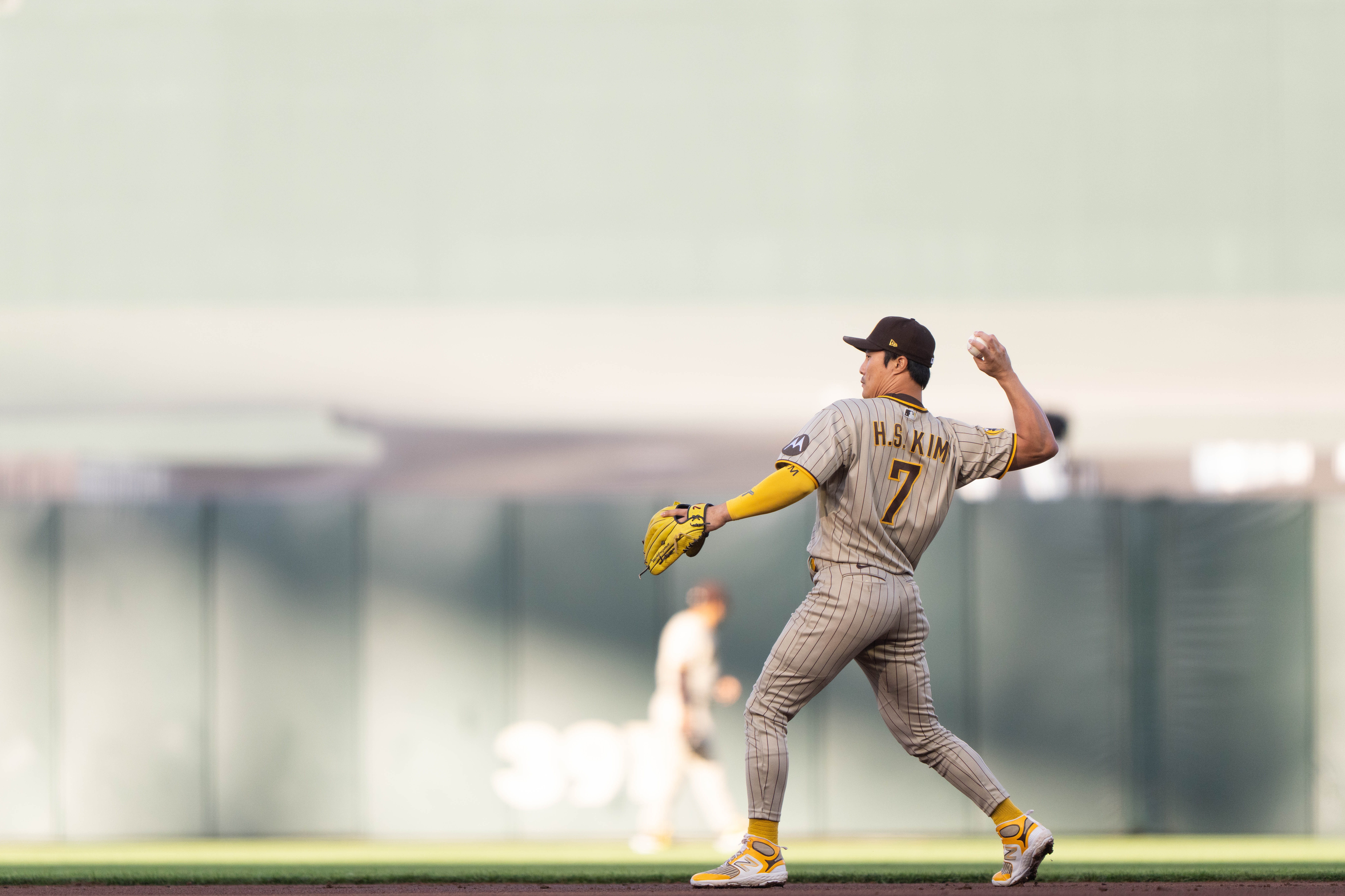 Seth Lugo throws 7 sharp innings in Padres debut