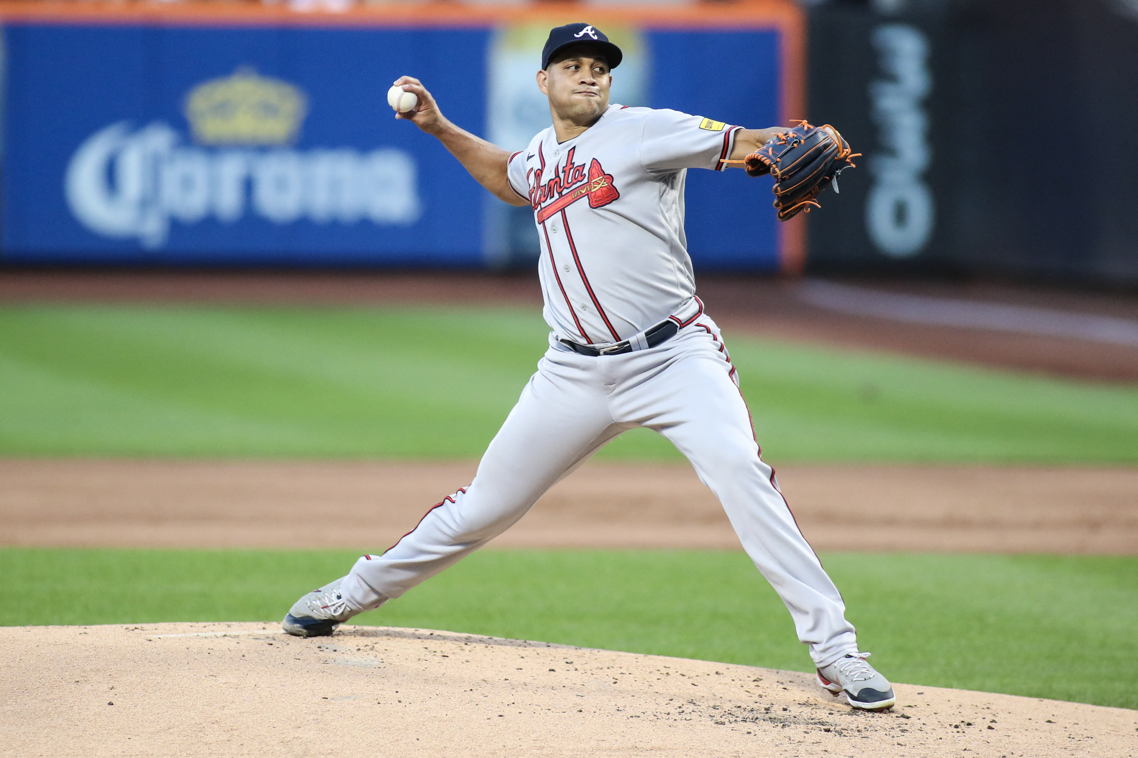 Braves finish sweep of Mets, add to division lead