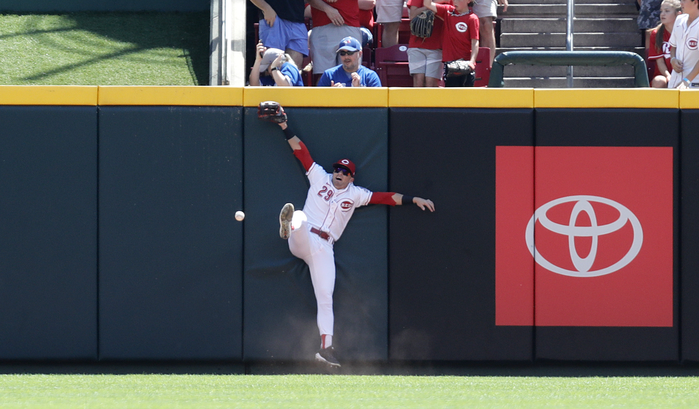 Brandon Belt hits 2 of Toronto Blue Jays' 5 home runs in 10-3 rout of  Cincinnati Reds - The Globe and Mail