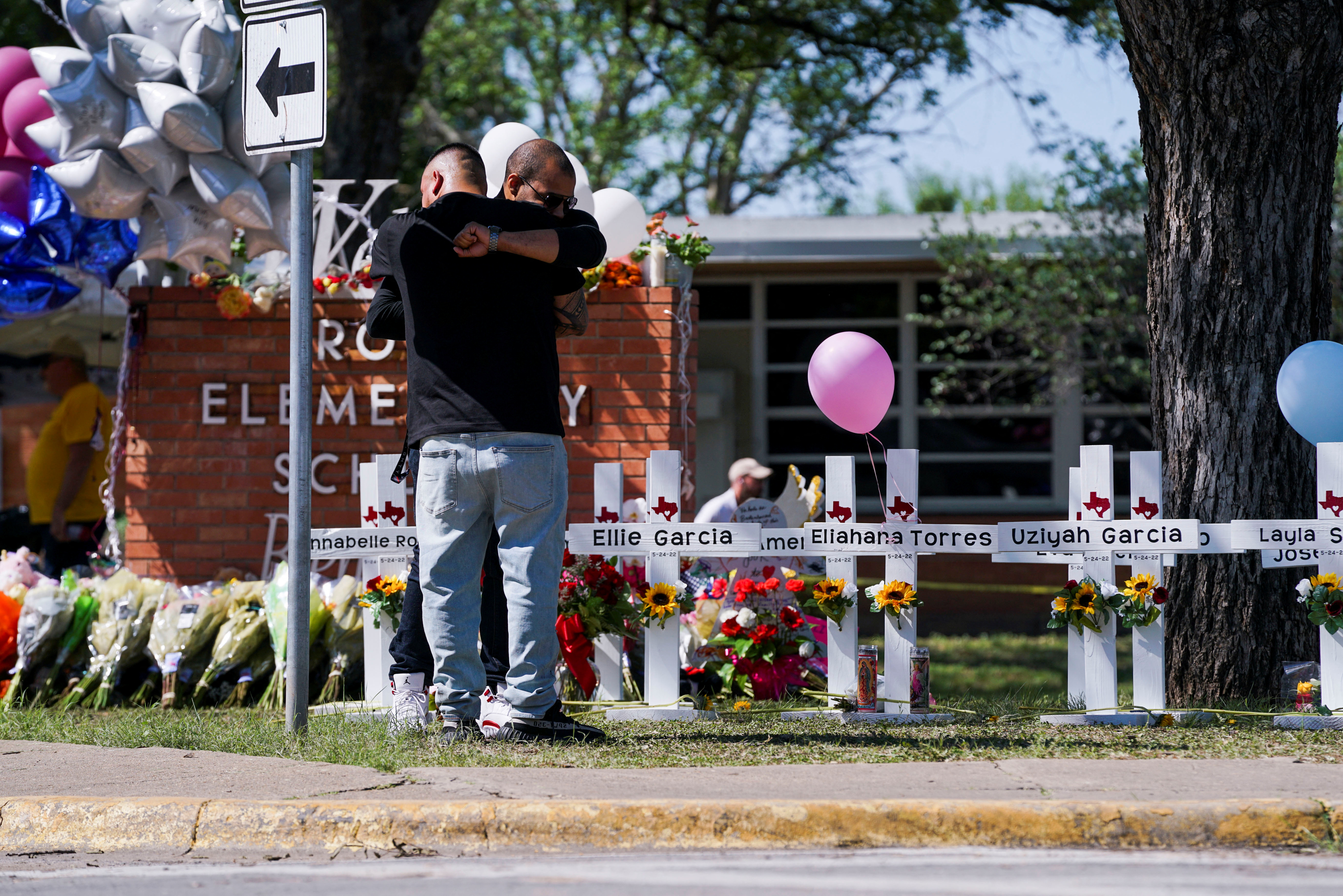 Timeline of events in Texas school shooting | Reuters