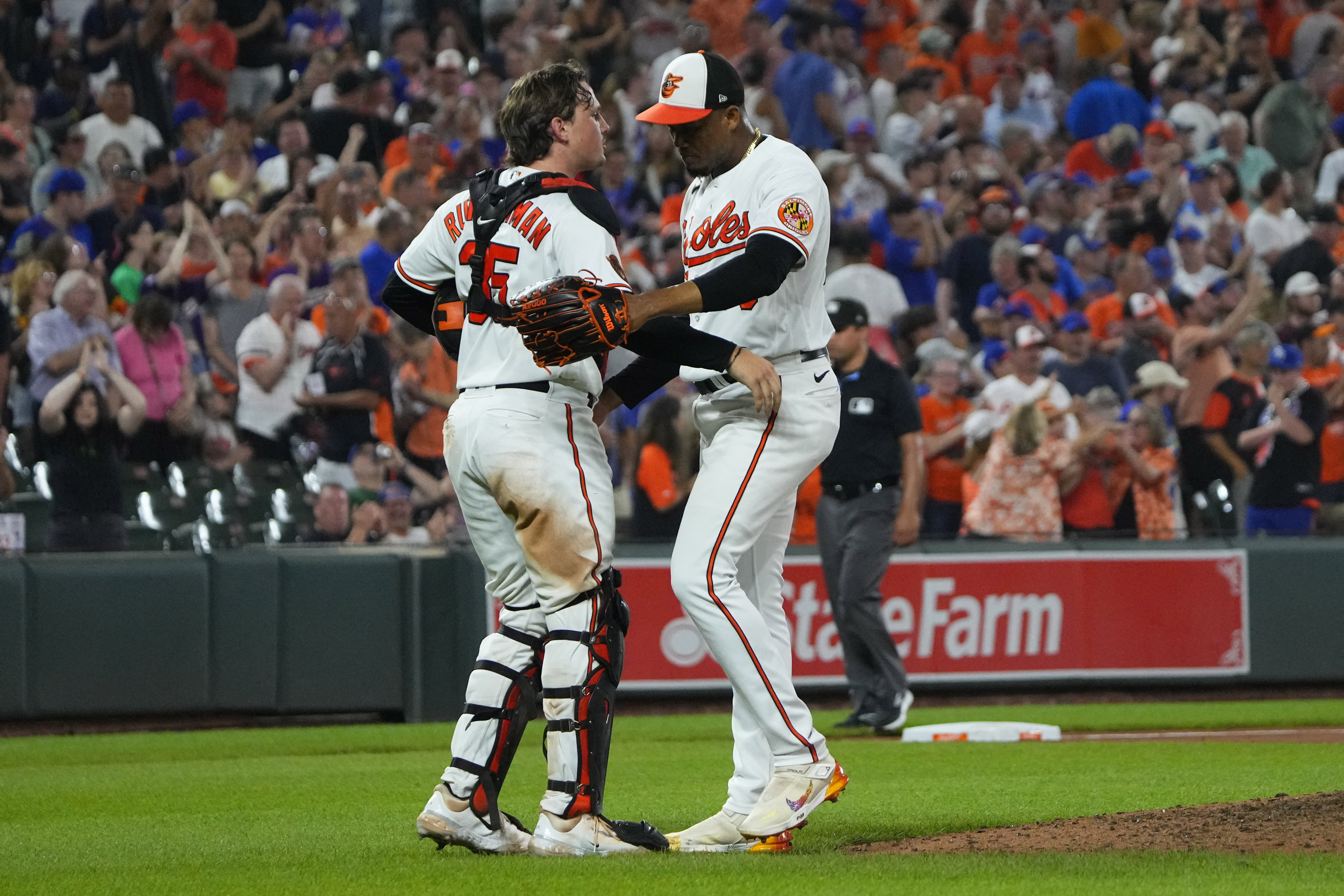 Henderson and Santander homer to lead the 1st-place Orioles past the  skidding Mets 7-3 - WTOP News