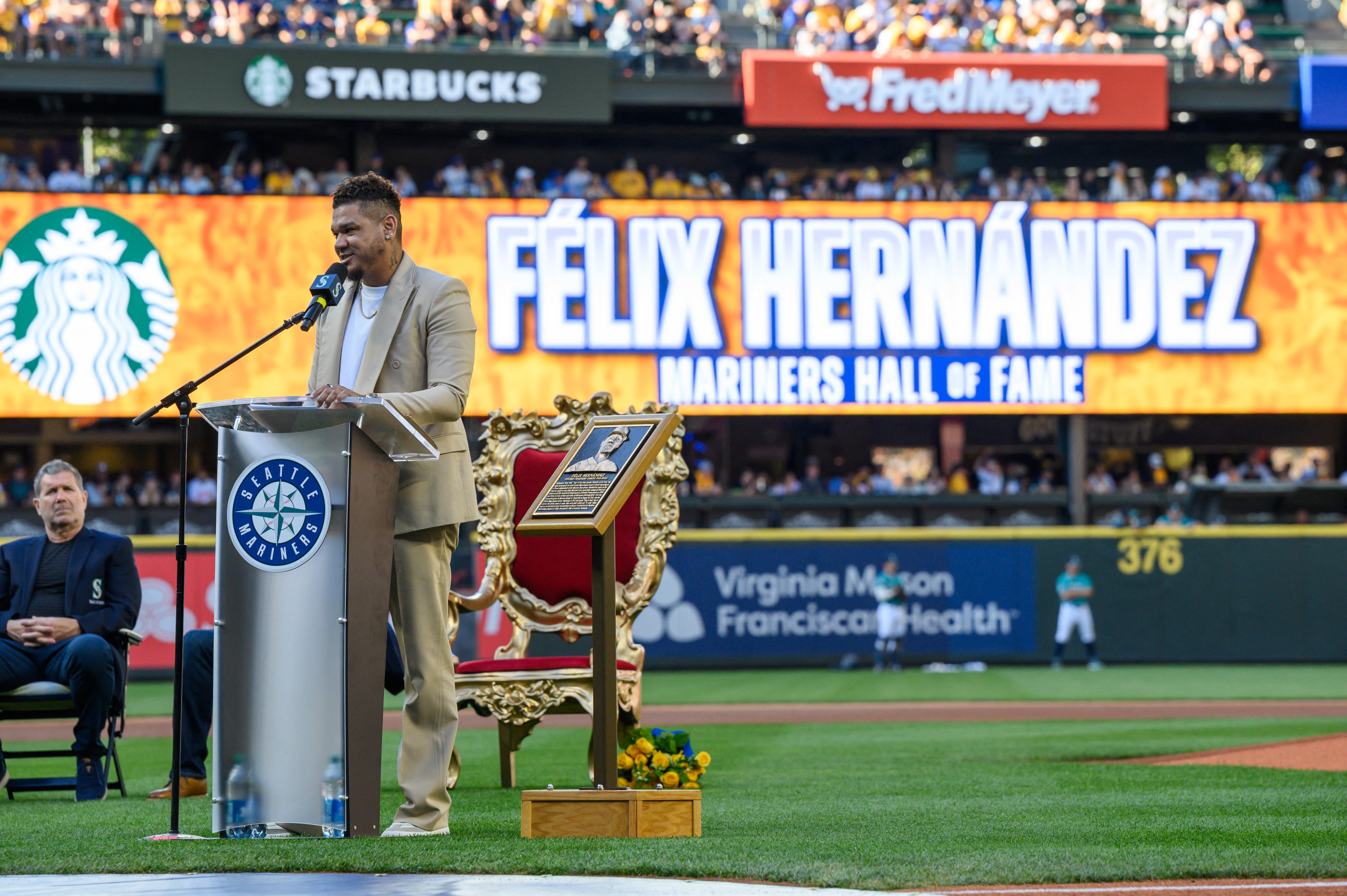 Felix Hernandez Inducted into Seattle Mariners Hall of Fame in Emotional  Ceremony - Fastball