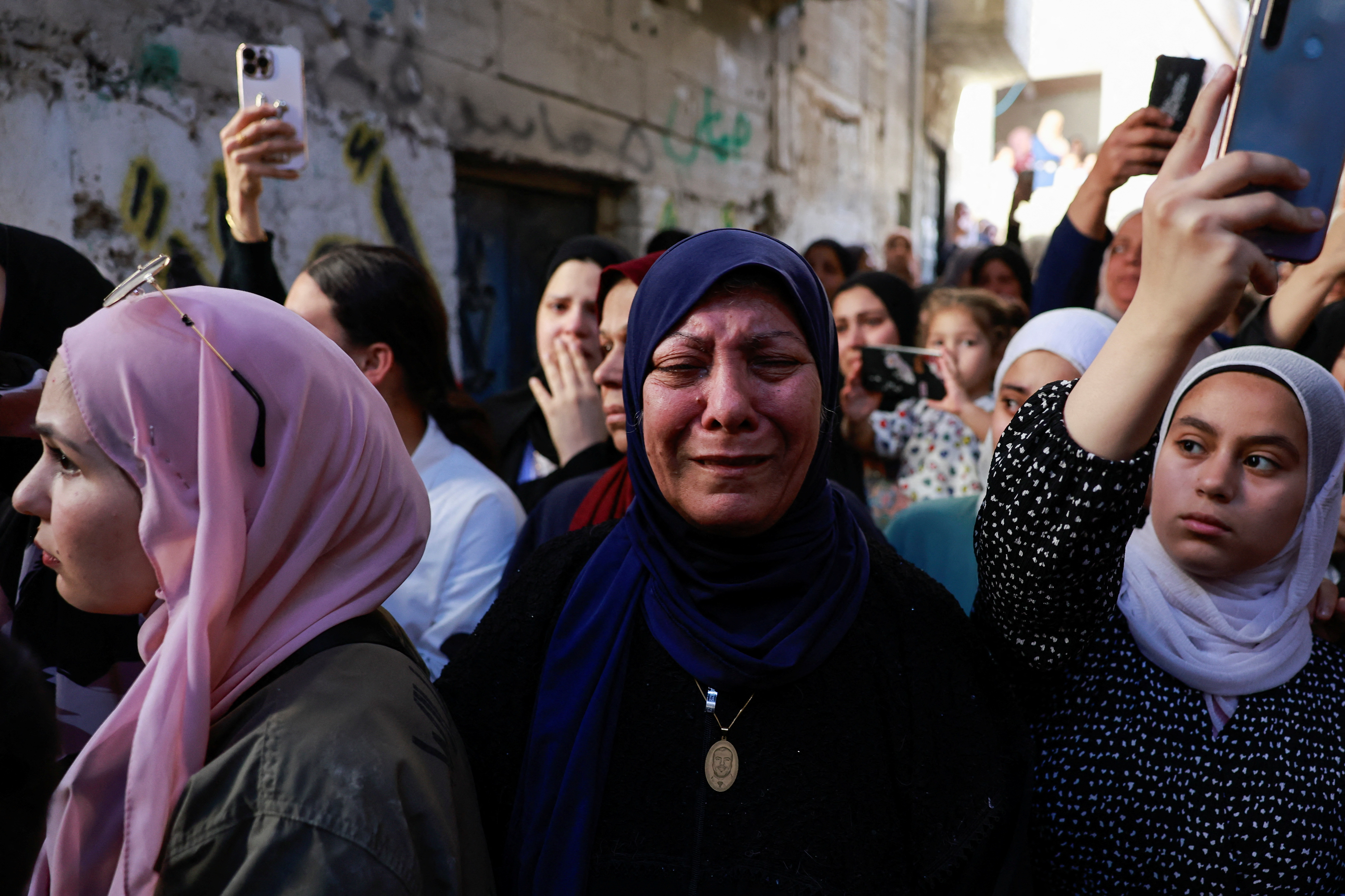 Funeral de los palestinos muertos en un ataque israelí en el campo de Nur Shams