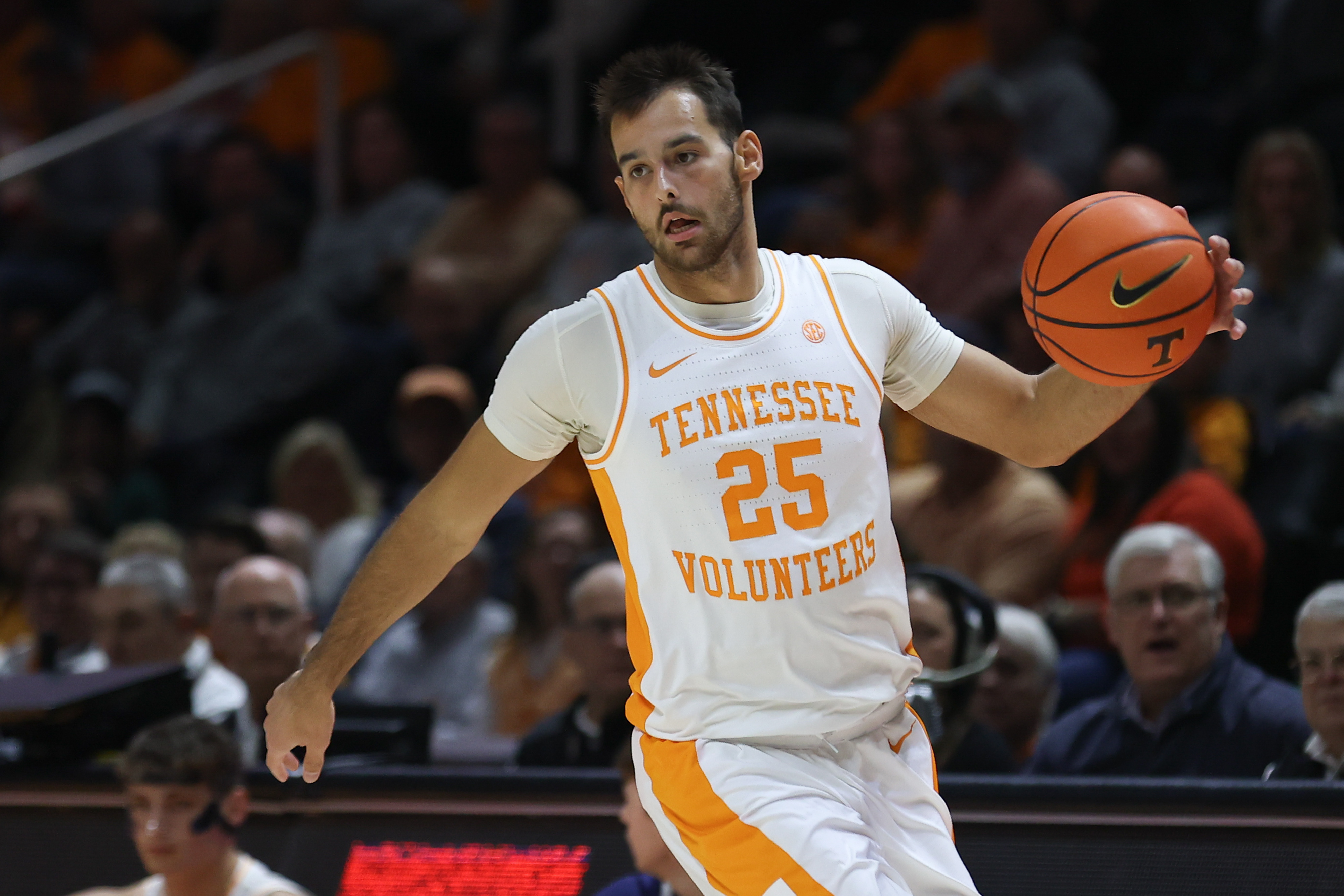 Jonas Aidoo (29 Points) Lifts No. 12 Vols Past Georgia Southern | Reuters