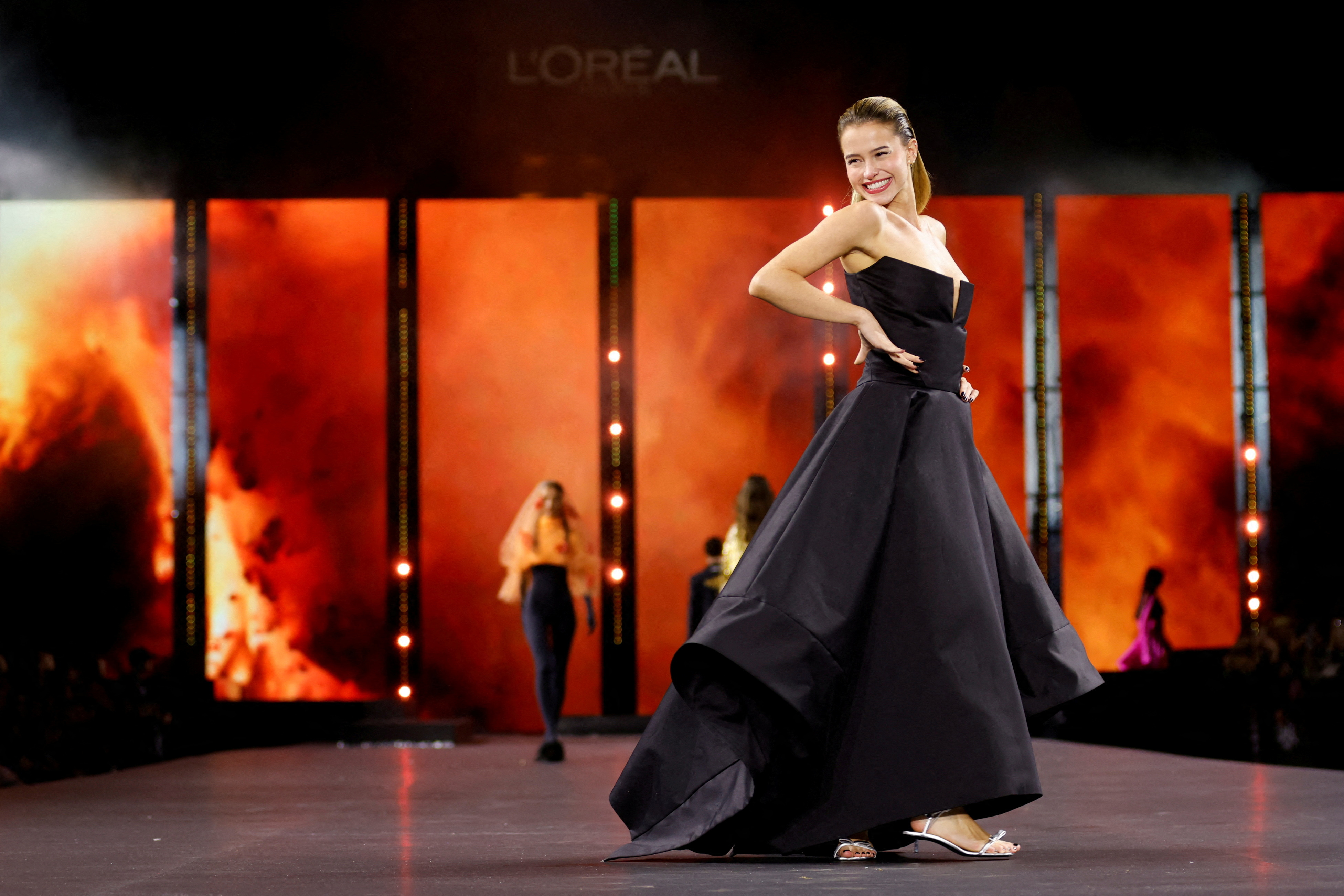 L'Oreal Paris hosts exuberant catwalk presentation at fashion week | Reuters