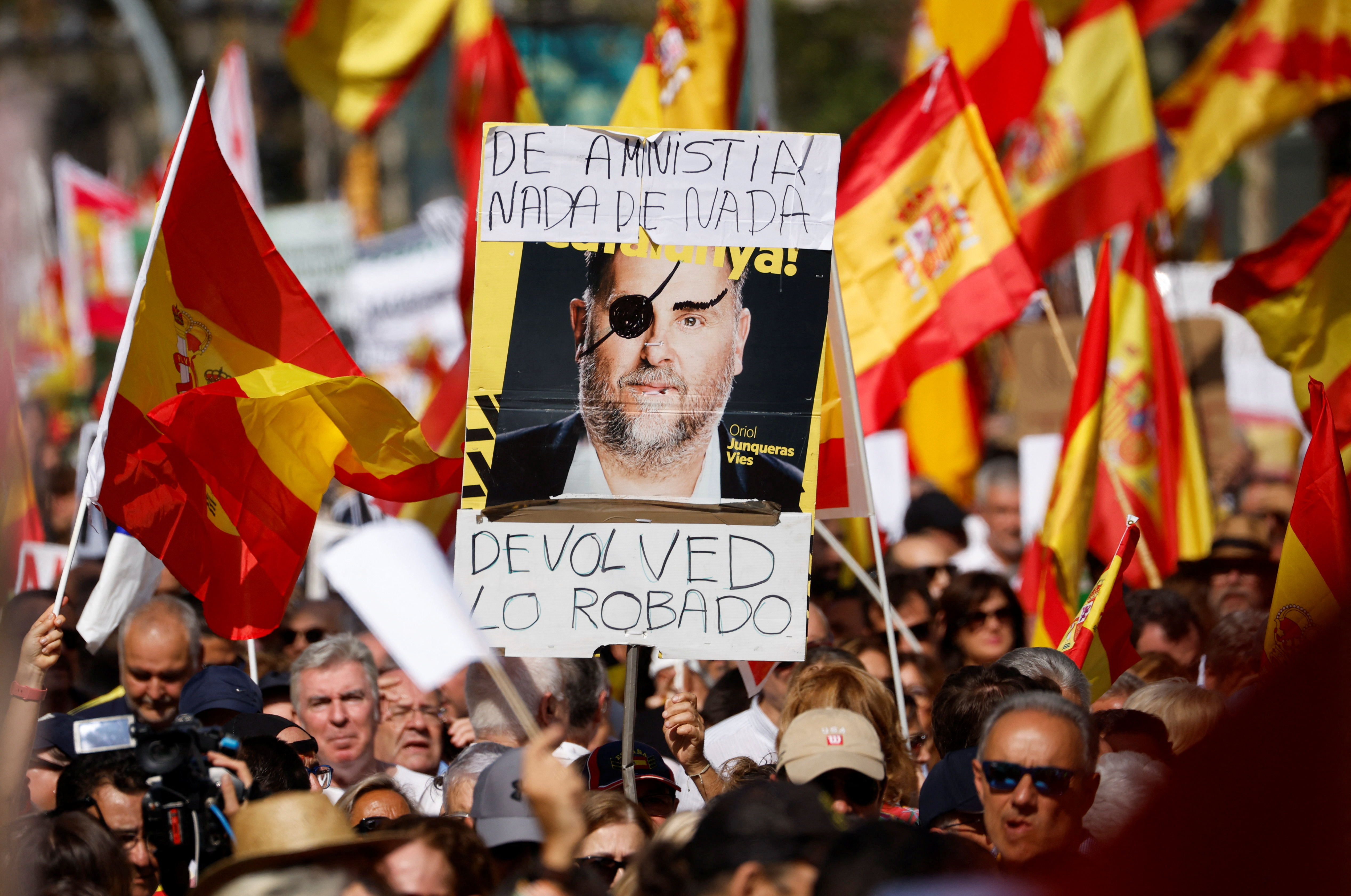 El primer ministro español en funciones, Sánchez, apoya el acuerdo de amnistía catalán en un intento por formar gobierno