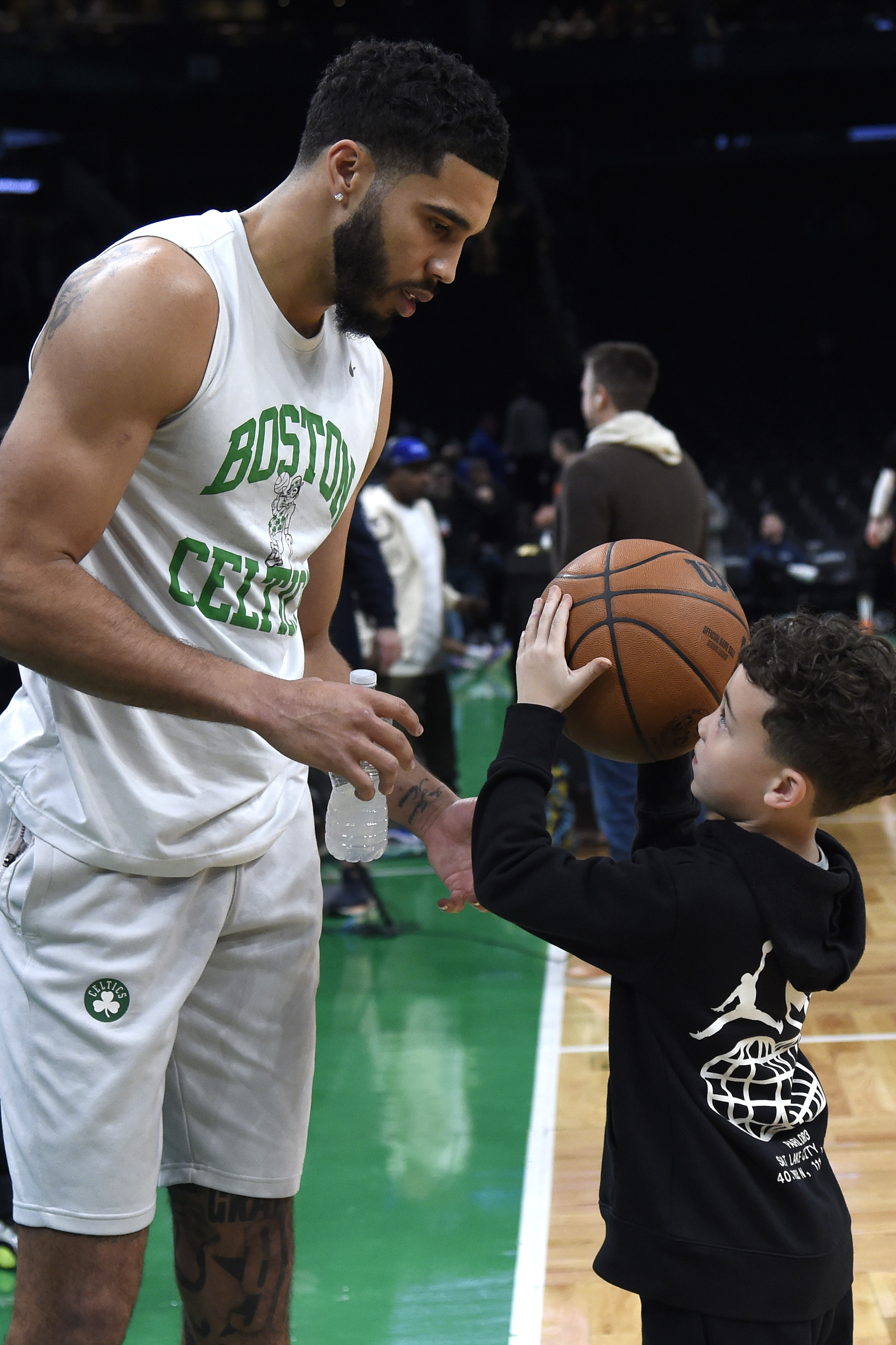 Knicks ride dominant 2nd quarter to win over Celtics | Reuters