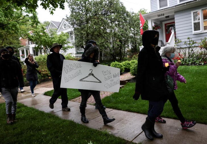 Demonstrators march to Supreme Court Justices homes