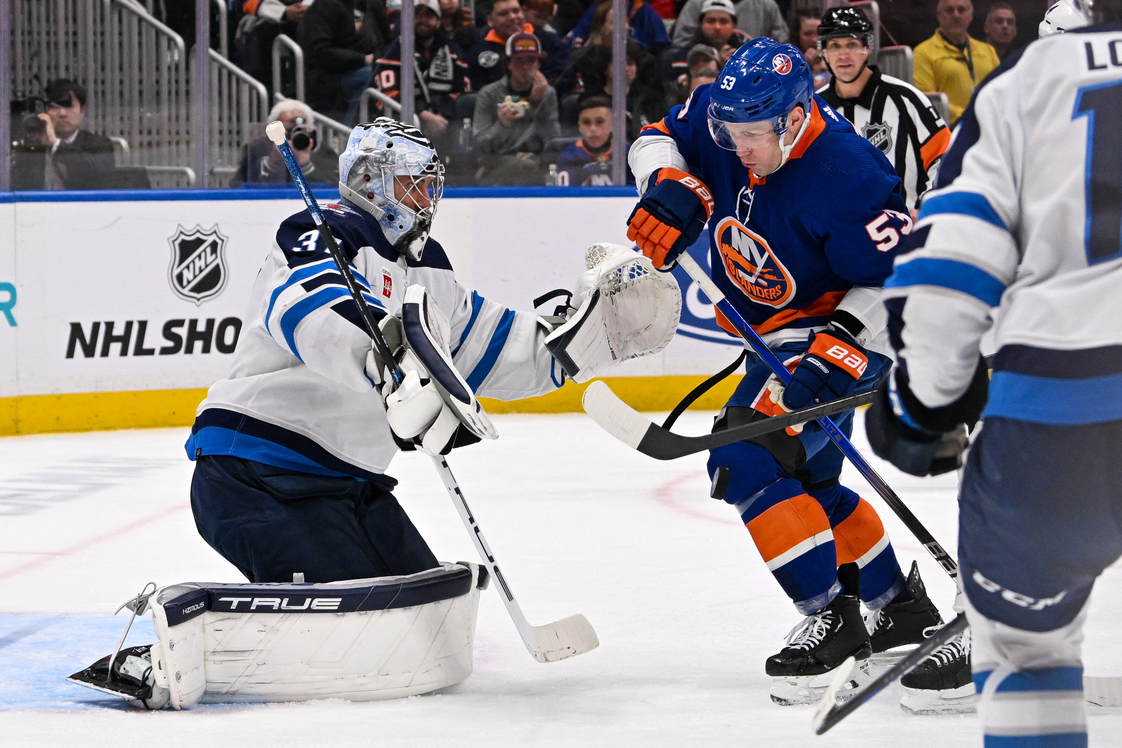 Islanders, Cal Clutterbuck get off to quick start to leave no doubt vs ...