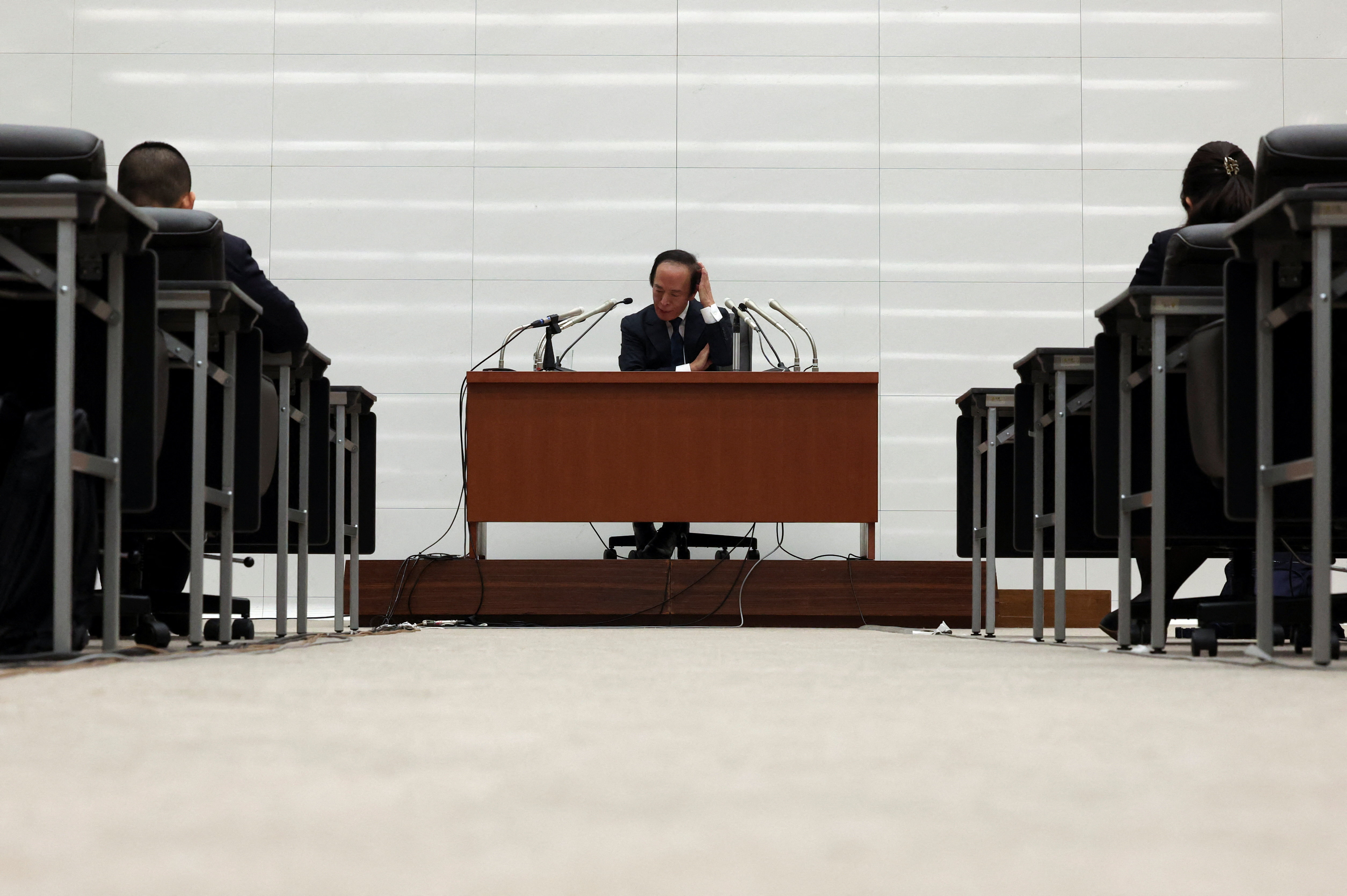 ドルが一時2円弱急落、日銀総裁会見後に急動意 レートチェックのうわさも | ロイター