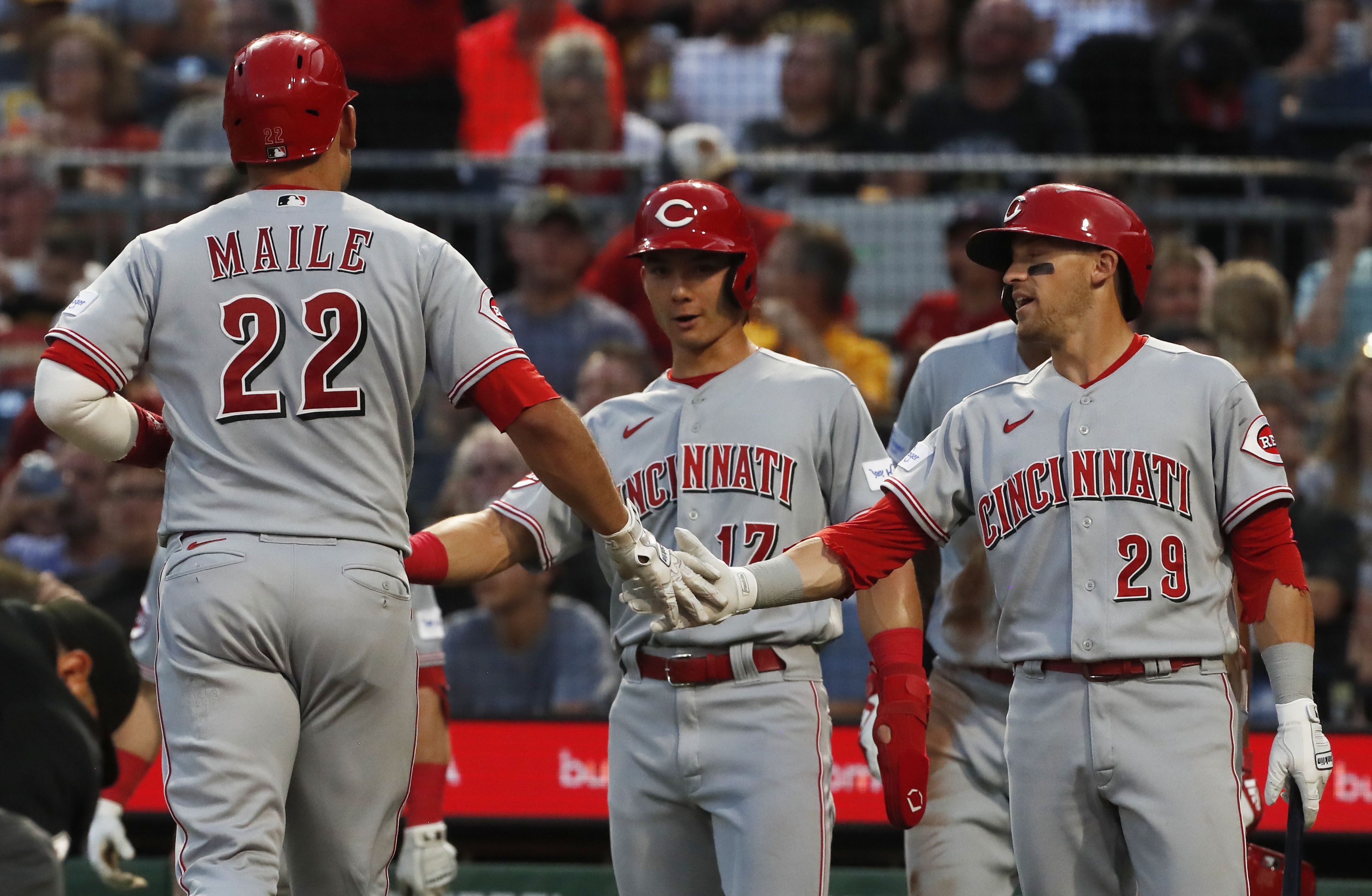 Reds bust out of slump, beat Pirates 9-2