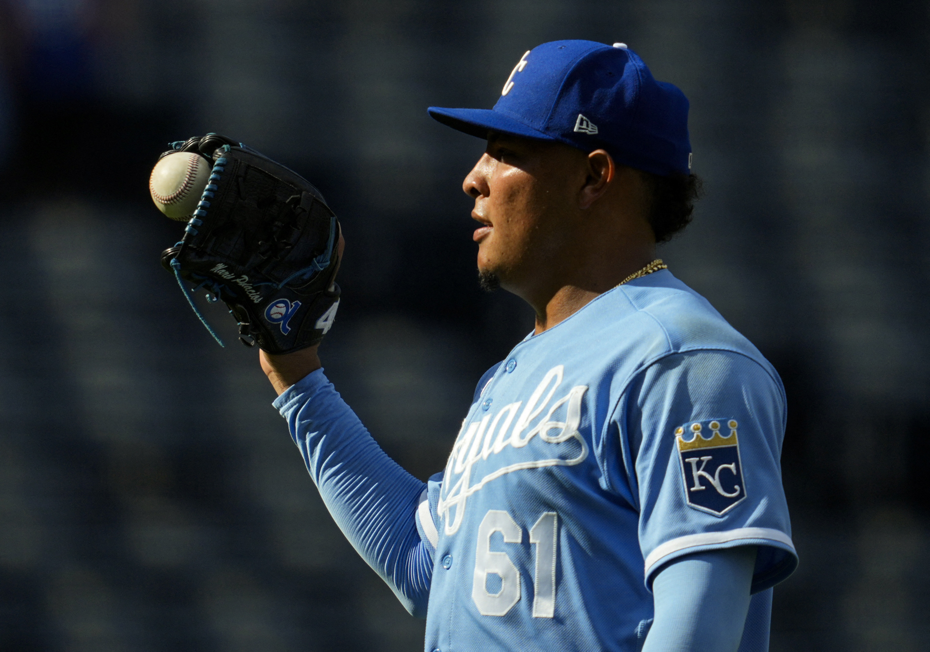 Royals complete three-game sweep of Guardians with 6-2 win, Pro Sports