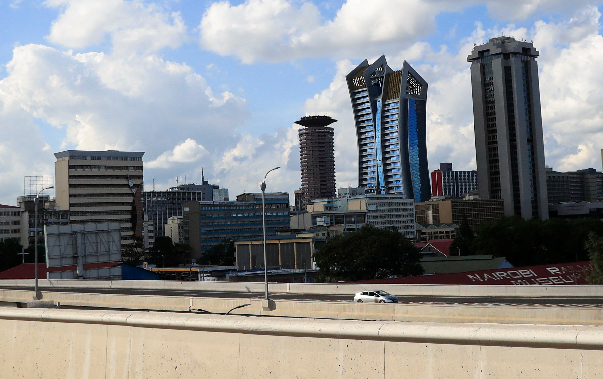 Một góc nhìn cho thấy cảnh quan thành phố trên Đường cao tốc Nairobi do Tổng công ty Cầu đường Trung Quốc thực hiện dọc theo đường cao tốc Uhuru ở Nairobi