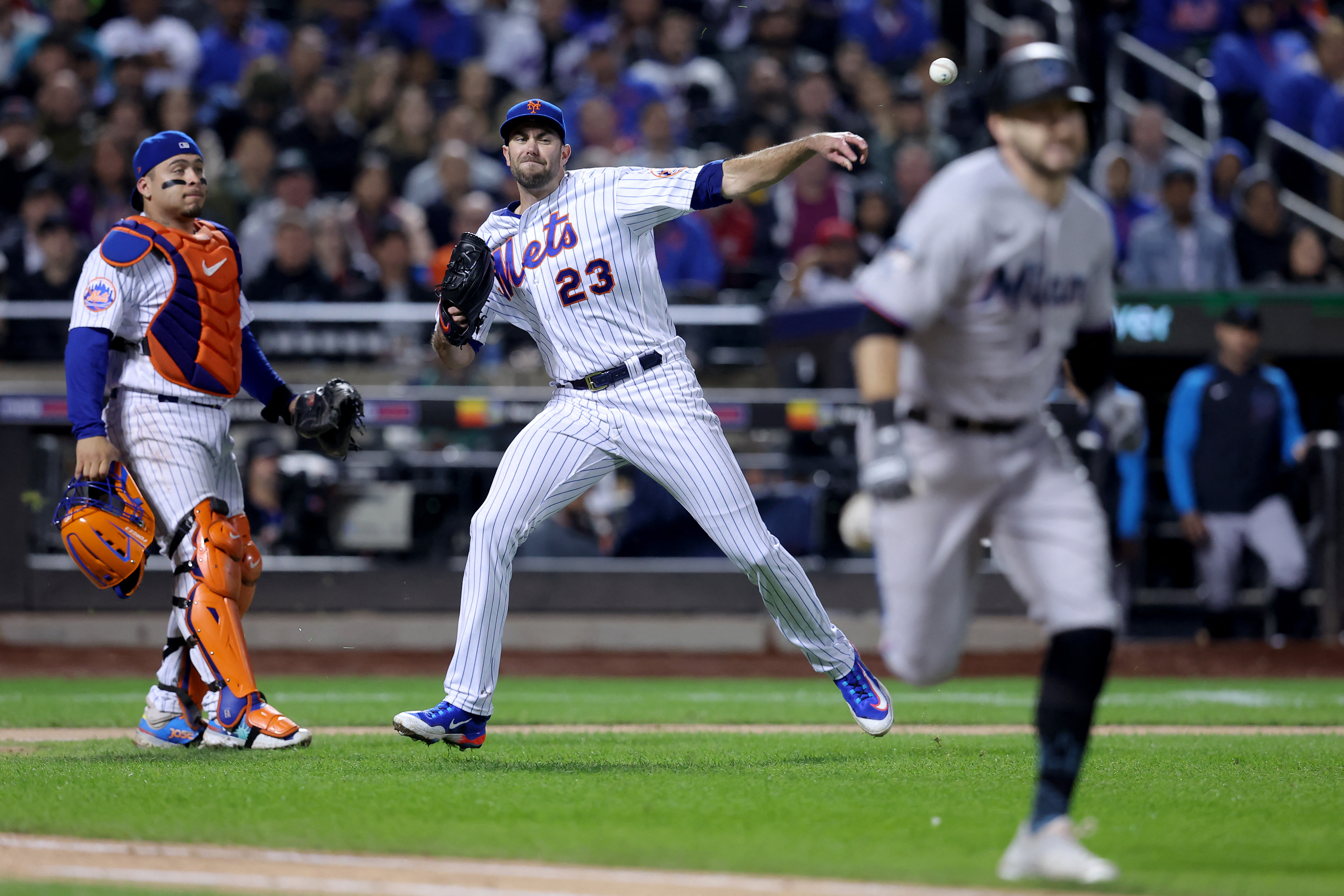 Marlins, rally for lead in ninth inning vs. Mets, but downpour forces  suspension before game's end