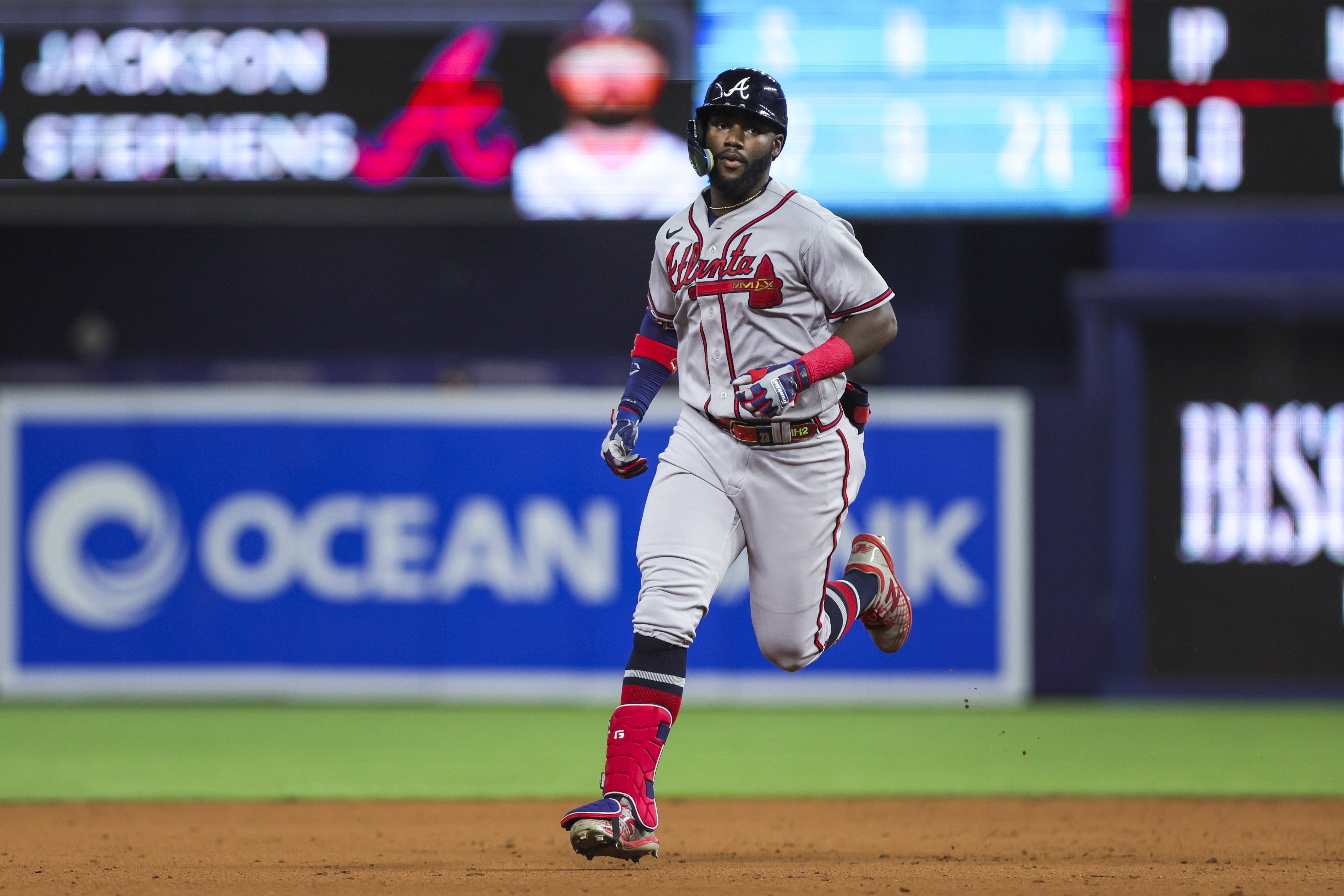 Marlins topple Braves behind 6-run 8th inning