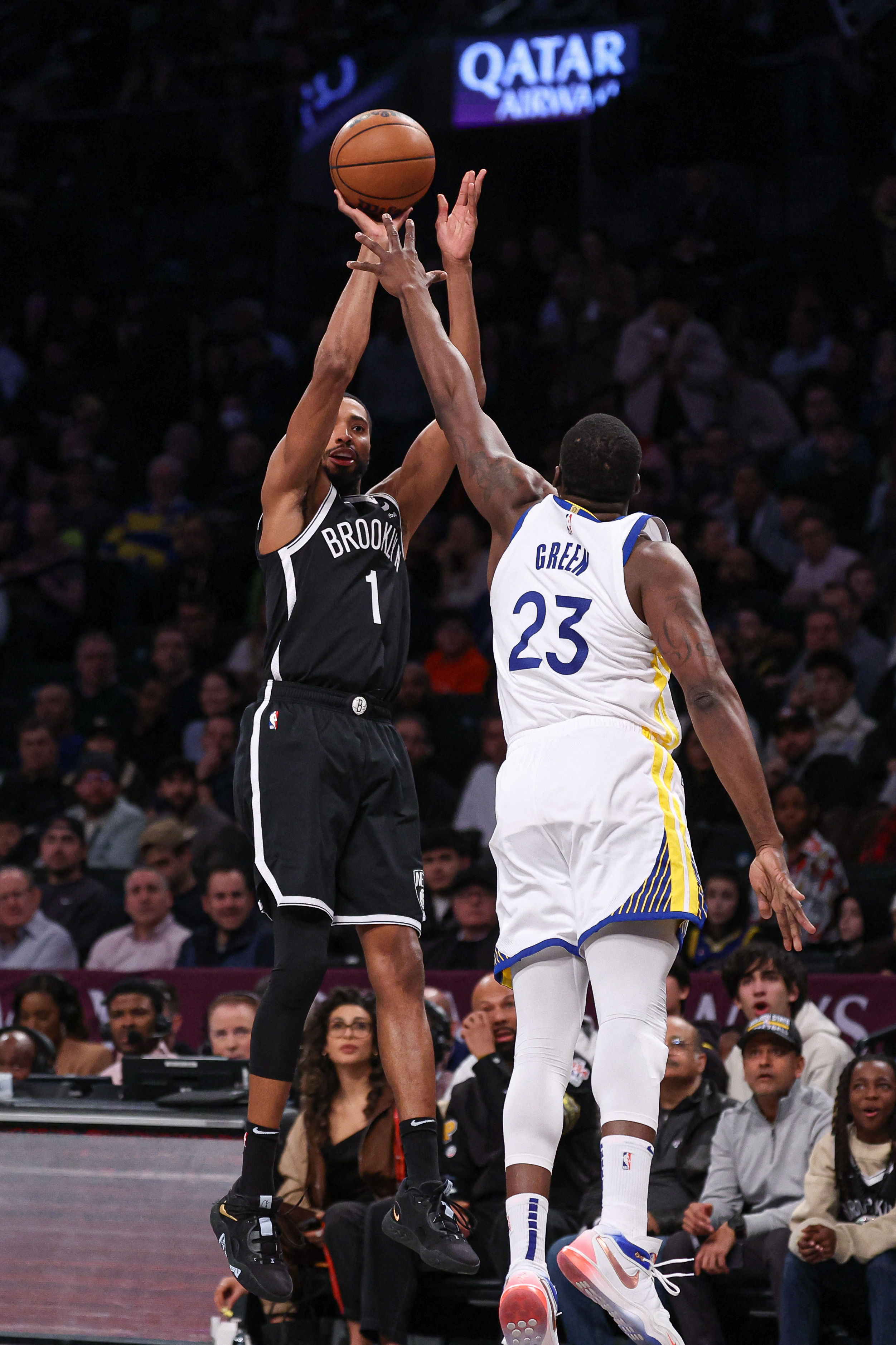 Stephen Curry, Warriors pull away for win over Nets