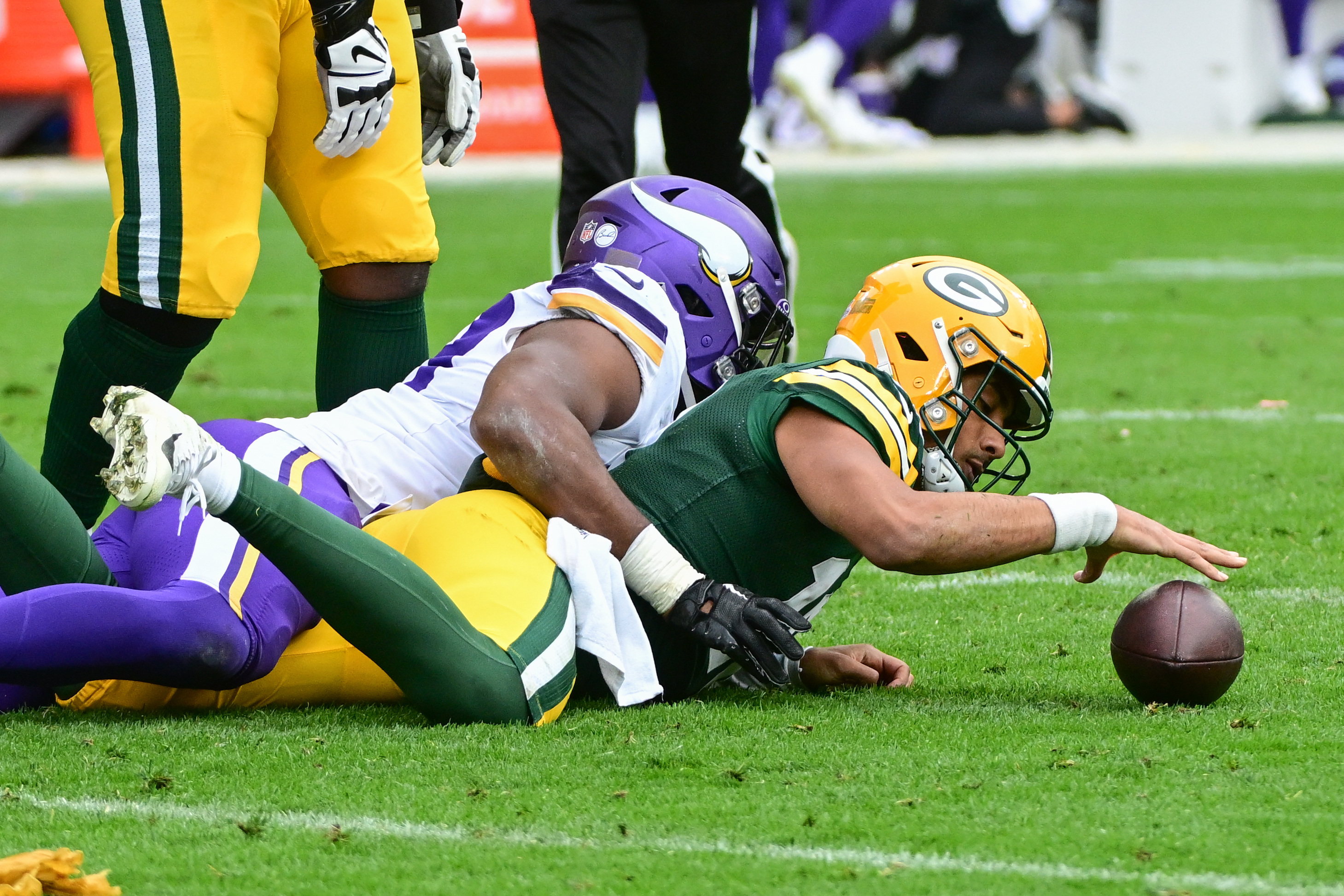 Vikings Beat Packers, Lose Kirk Cousins To Injury | Reuters