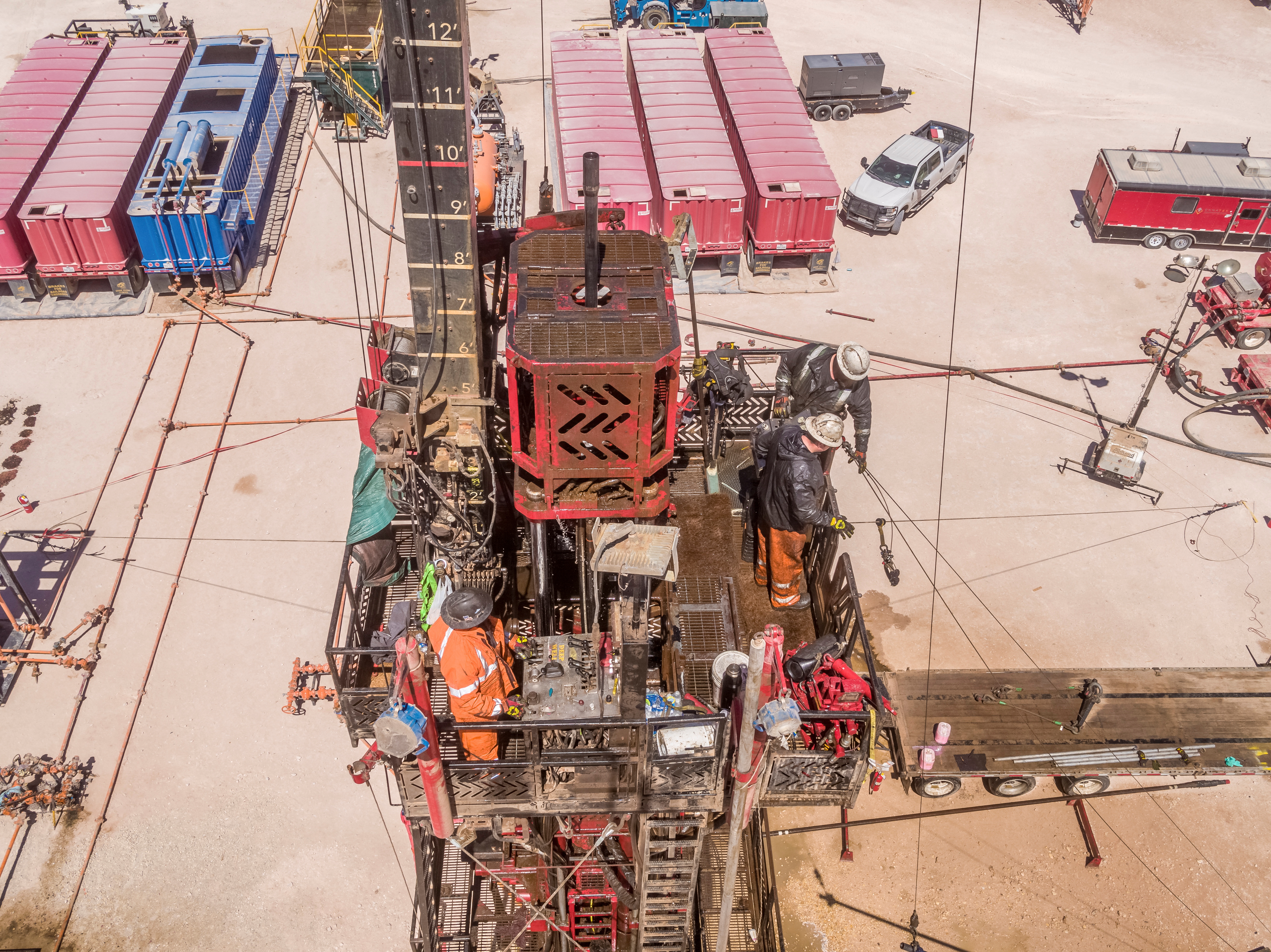 An overview photo of Deep Well Services based field employees working in the Snubbing basket of a 300K 15M Hydraulic Completion Unit (HCU), in Texas