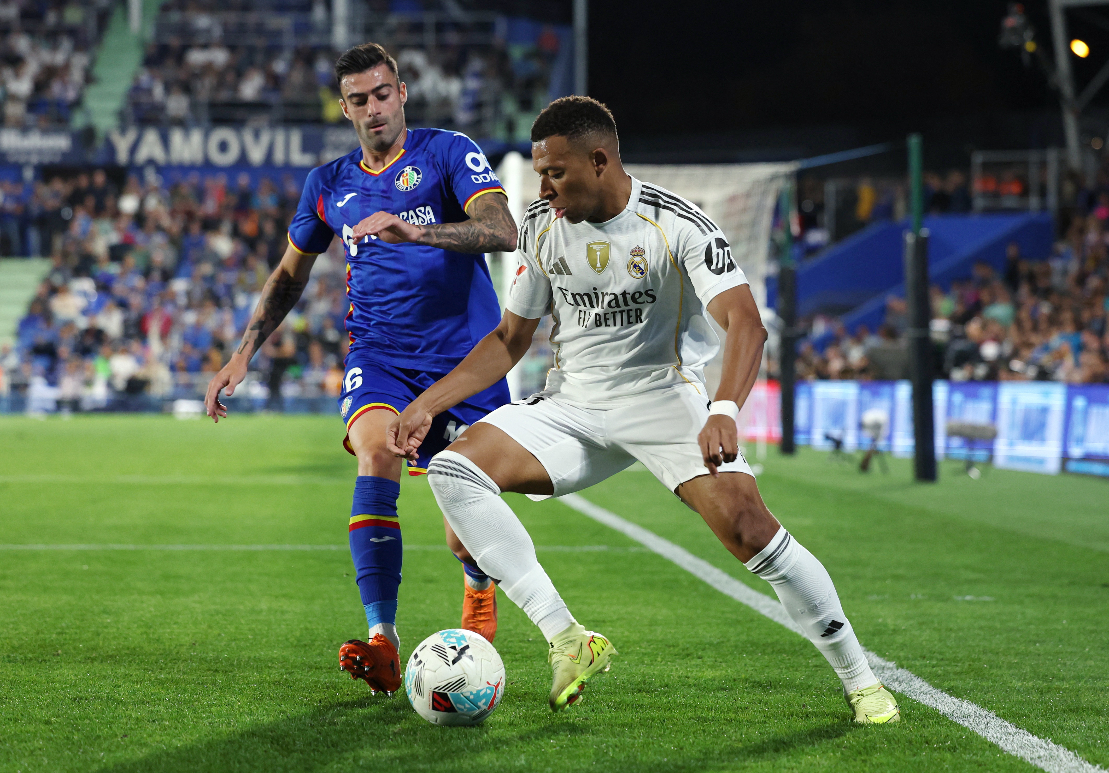 NBA＝レブロン、バービーシリーズに登場 ケン特製人形で