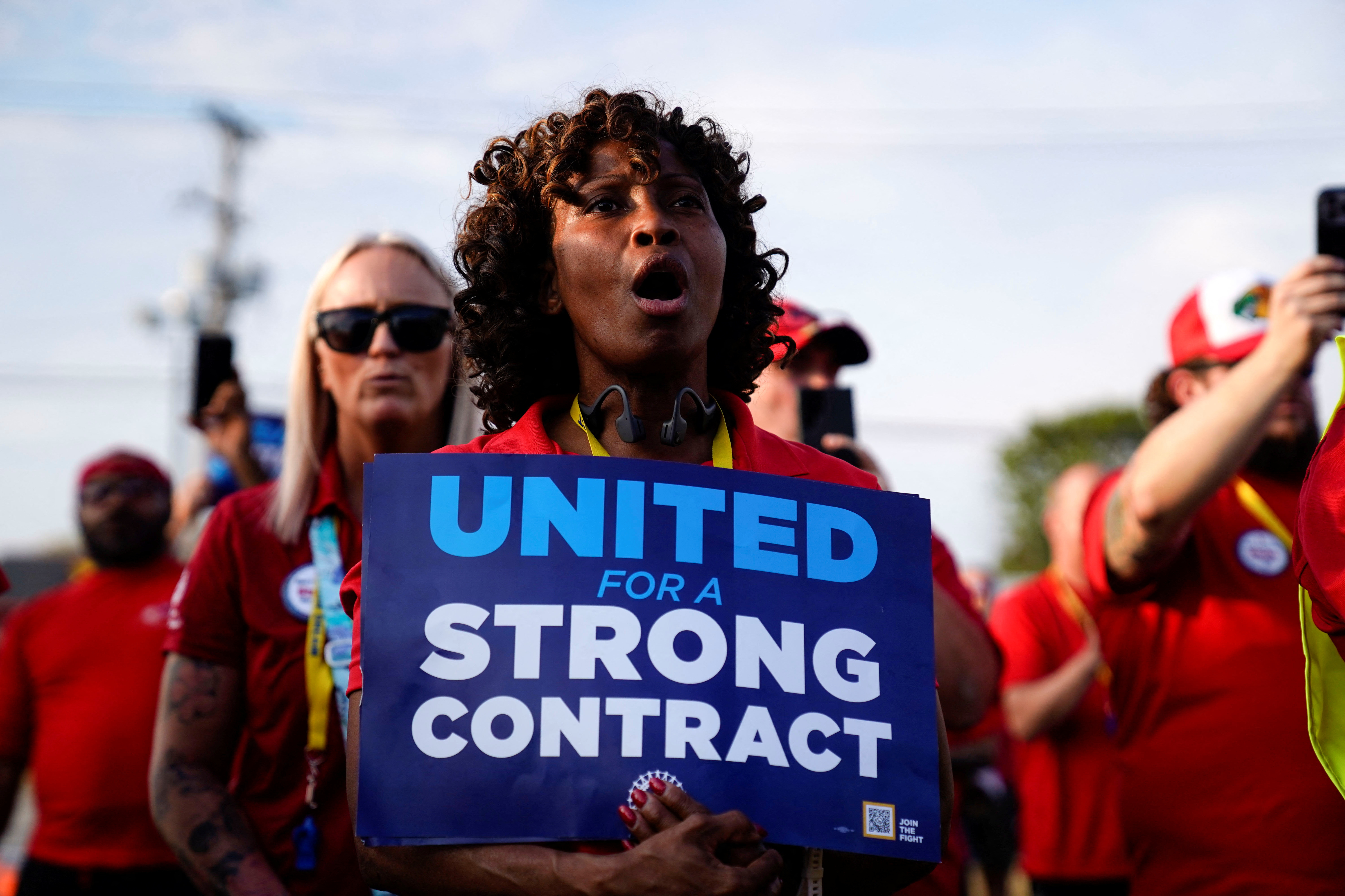 UAW rally to support striking workers