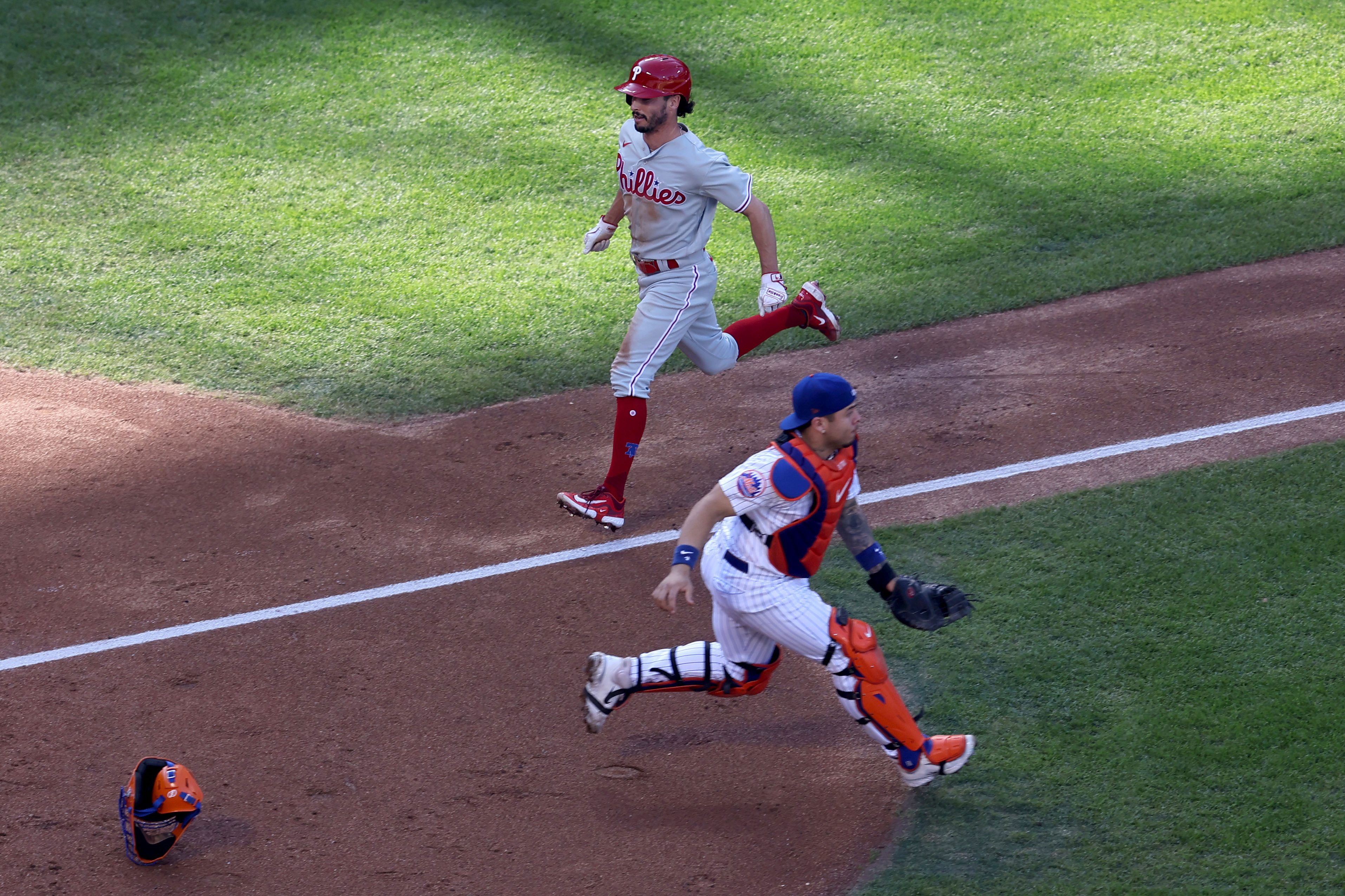 Phillies pound Mets, face Marlins in wild-card round